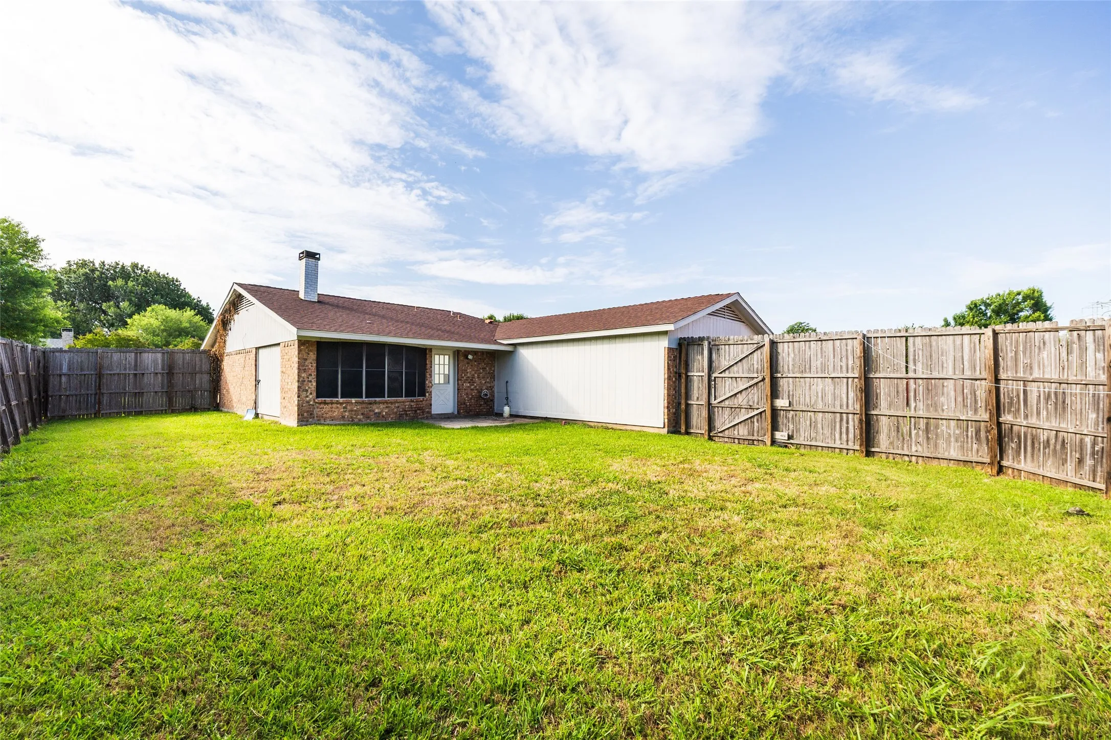 Single Family Residence For Sale in Collin County , 669 Buffalo Bend, Plano, Texas 75023, 3 Bedroom, 2 Bathroom, 2 Garage spaces, 1,444 Sqft, built in 1981, mls#21293779, Real Estate Agent in Plano, Homes For Sale in Collin county, Homes For Sale in Plano, Realtor in Plano Texas, Real Estate Brokerage Independent Realty Texas, Luminita Cordes Realtor