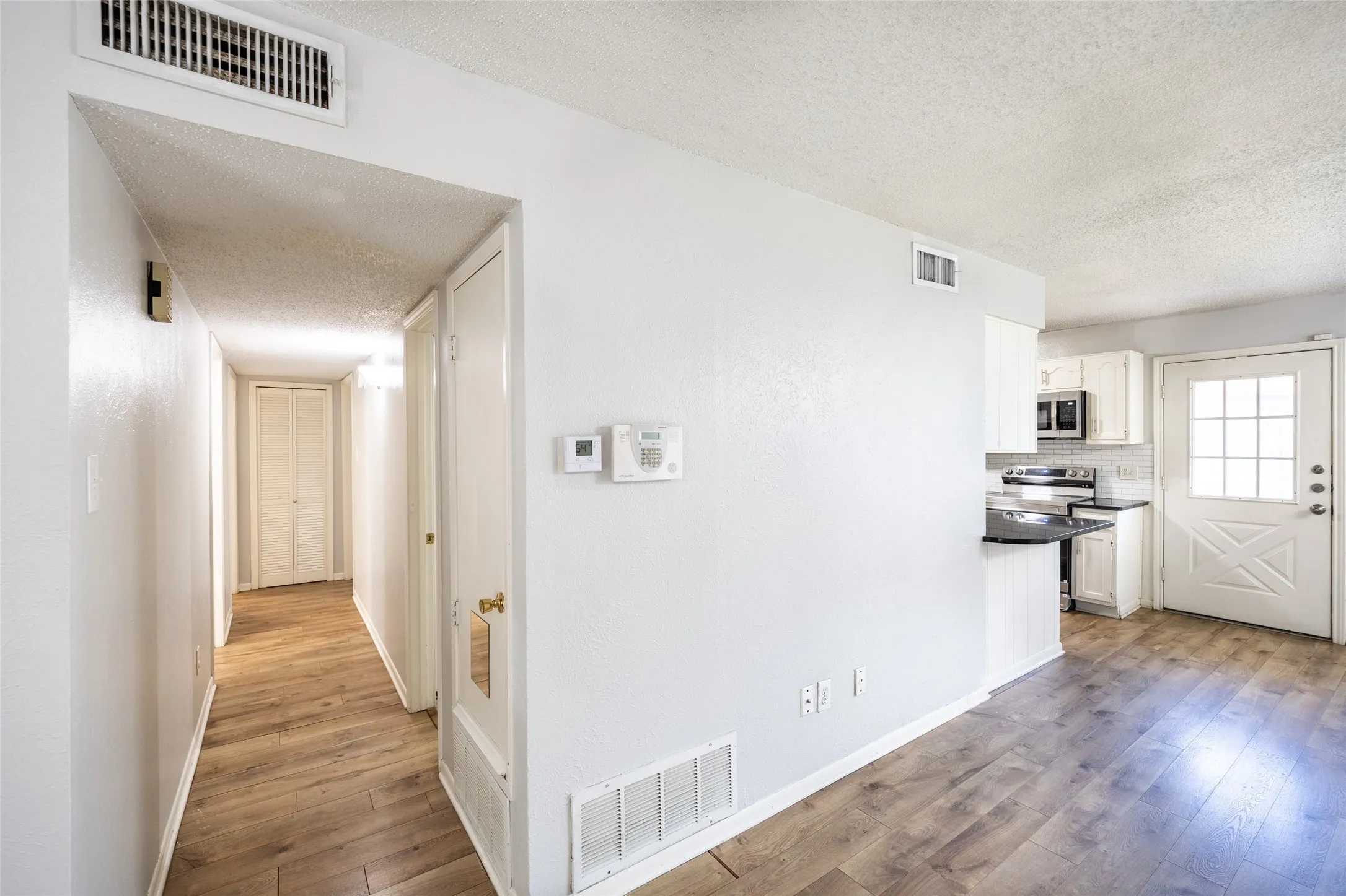 Single Family Residence For Sale in Collin County , 669 Buffalo Bend, Plano, Texas 75023, 3 Bedroom, 2 Bathroom, 2 Garage spaces, 1,444 Sqft, built in 1981, mls#21293779, Real Estate Agent in Plano, Homes For Sale in Collin county, Homes For Sale in Plano, Realtor in Plano Texas, Real Estate Brokerage Independent Realty Texas, Luminita Cordes Realtor
