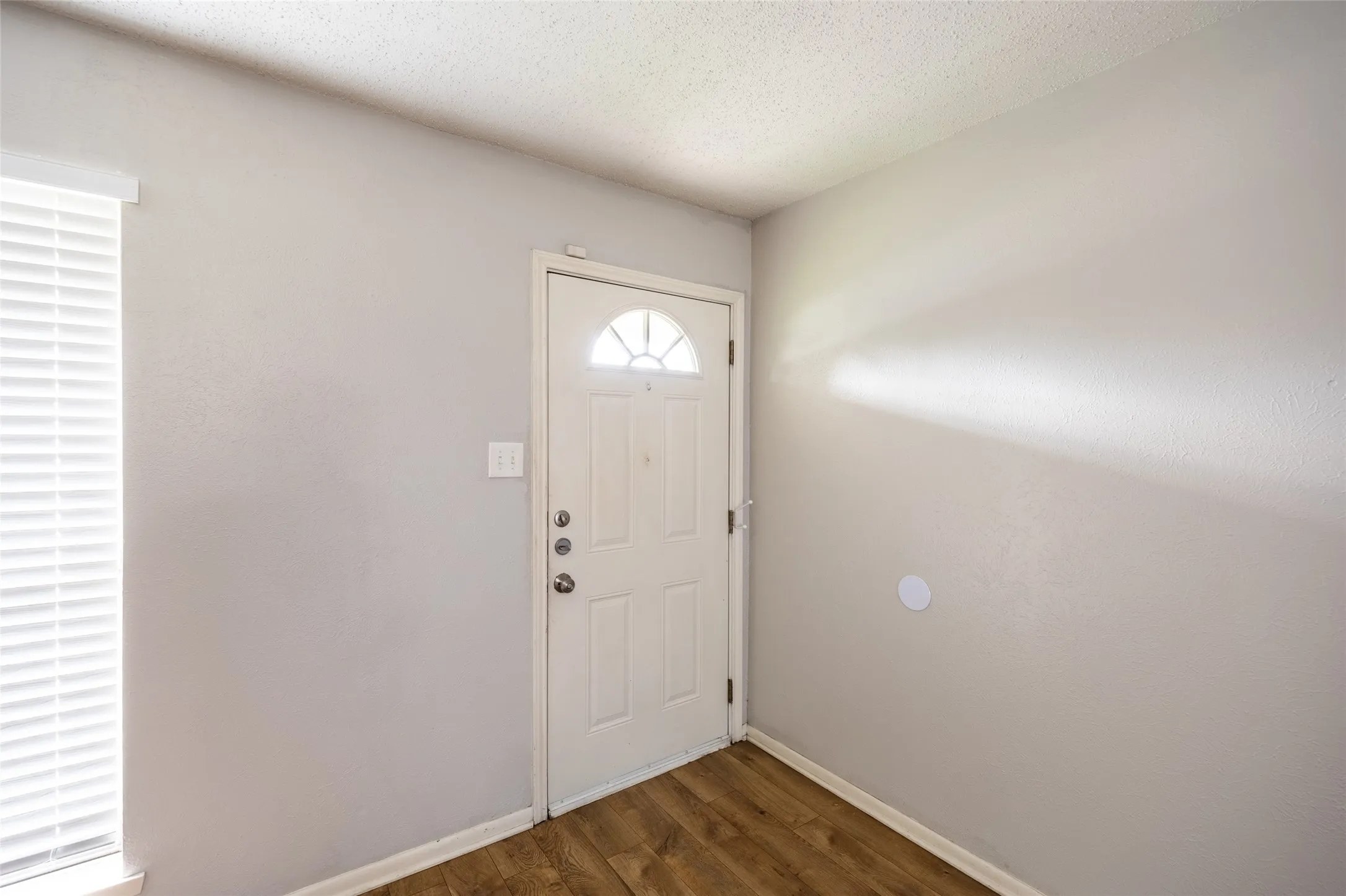 Single Family Residence For Sale in Collin County , 669 Buffalo Bend, Plano, Texas 75023, 3 Bedroom, 2 Bathroom, 2 Garage spaces, 1,444 Sqft, built in 1981, mls#21293779, Real Estate Agent in Plano, Homes For Sale in Collin county, Homes For Sale in Plano, Realtor in Plano Texas, Real Estate Brokerage Independent Realty Texas, Luminita Cordes Realtor