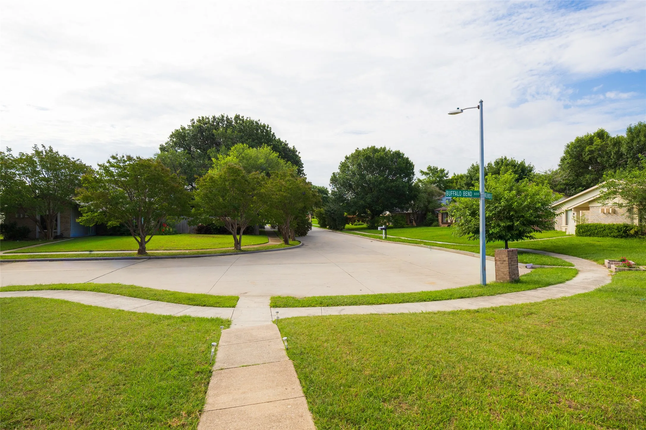Single Family Residence For Sale in Collin County , 669 Buffalo Bend, Plano, Texas 75023, 3 Bedroom, 2 Bathroom, 2 Garage spaces, 1,444 Sqft, built in 1981, mls#21293779, Real Estate Agent in Plano, Homes For Sale in Collin county, Homes For Sale in Plano, Realtor in Plano Texas, Real Estate Brokerage Independent Realty Texas, Luminita Cordes Realtor