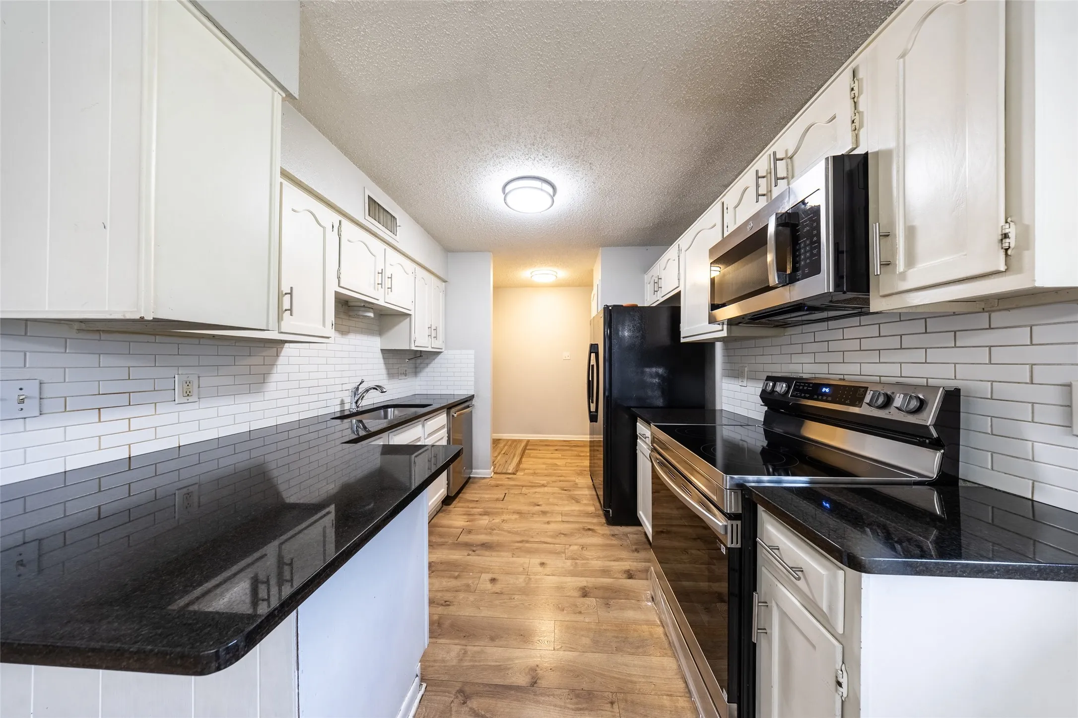 Single Family Residence For Sale in Collin County , 669 Buffalo Bend, Plano, Texas 75023, 3 Bedroom, 2 Bathroom, 2 Garage spaces, 1,444 Sqft, built in 1981, mls#21293779, Real Estate Agent in Plano, Homes For Sale in Collin county, Homes For Sale in Plano, Realtor in Plano Texas, Real Estate Brokerage Independent Realty Texas, Luminita Cordes Realtor