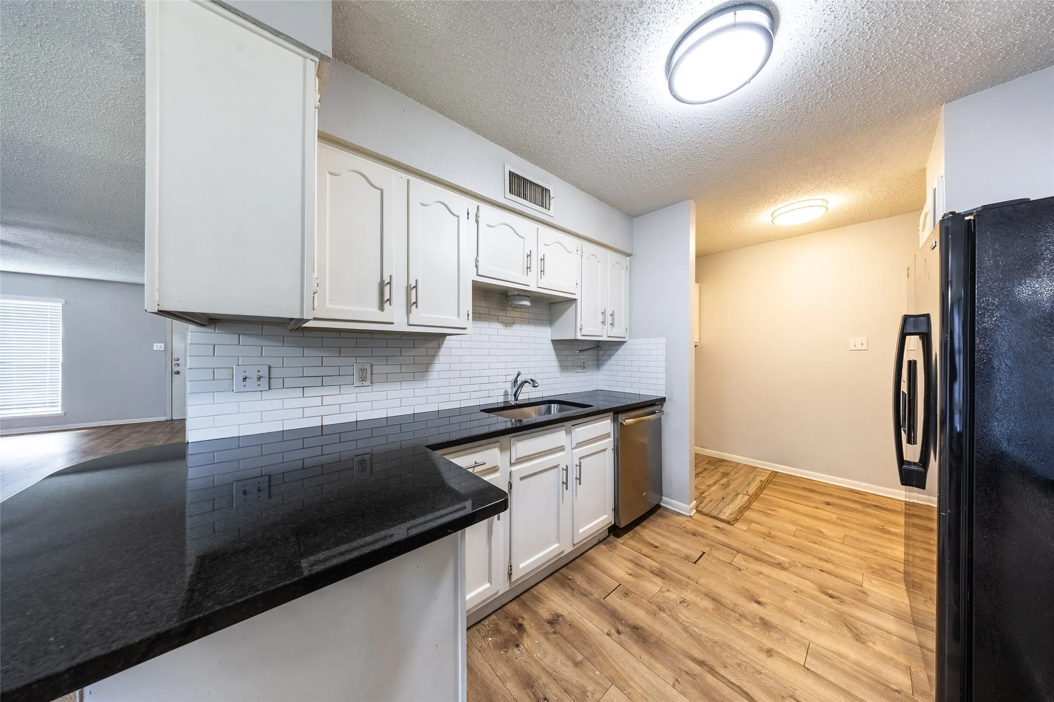 Single Family Residence For Sale in Collin County , 669 Buffalo Bend, Plano, Texas 75023, 3 Bedroom, 2 Bathroom, 2 Garage spaces, 1,444 Sqft, built in 1981, mls#21293779, Real Estate Agent in Plano, Homes For Sale in Collin county, Homes For Sale in Plano, Realtor in Plano Texas, Real Estate Brokerage Independent Realty Texas, Luminita Cordes Realtor