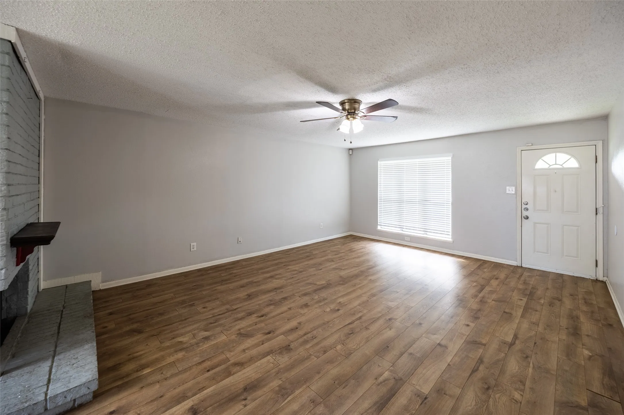 Single Family Residence For Sale in Collin County , 669 Buffalo Bend, Plano, Texas 75023, 3 Bedroom, 2 Bathroom, 2 Garage spaces, 1,444 Sqft, built in 1981, mls#21293779, Real Estate Agent in Plano, Homes For Sale in Collin county, Homes For Sale in Plano, Realtor in Plano Texas, Real Estate Brokerage Independent Realty Texas, Luminita Cordes Realtor