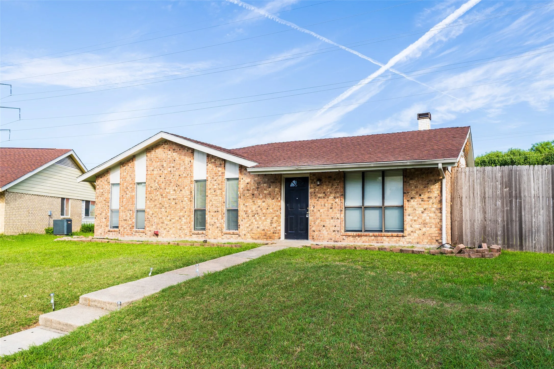 Single Family Residence For Sale in Collin County , 669 Buffalo Bend, Plano, Texas 75023, 3 Bedroom, 2 Bathroom, 2 Garage spaces, 1,444 Sqft, built in 1981, mls#21293779, Real Estate Agent in Plano, Homes For Sale in Collin county, Homes For Sale in Plano, Realtor in Plano Texas, Real Estate Brokerage Independent Realty Texas, Luminita Cordes Realtor