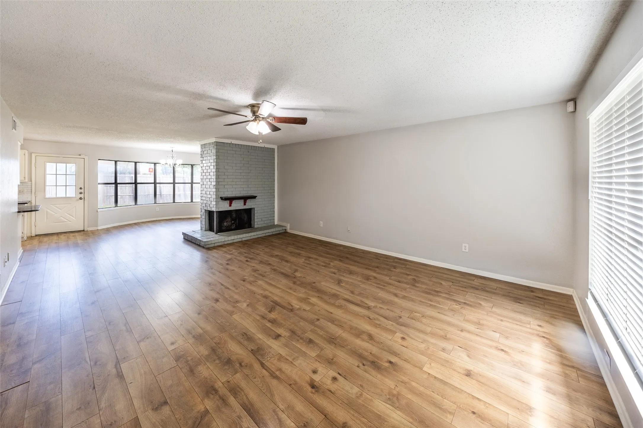 Single Family Residence For Sale in Collin County , 669 Buffalo Bend, Plano, Texas 75023, 3 Bedroom, 2 Bathroom, 2 Garage spaces, 1,444 Sqft, built in 1981, mls#21293779, Real Estate Agent in Plano, Homes For Sale in Collin county, Homes For Sale in Plano, Realtor in Plano Texas, Real Estate Brokerage Independent Realty Texas, Luminita Cordes Realtor