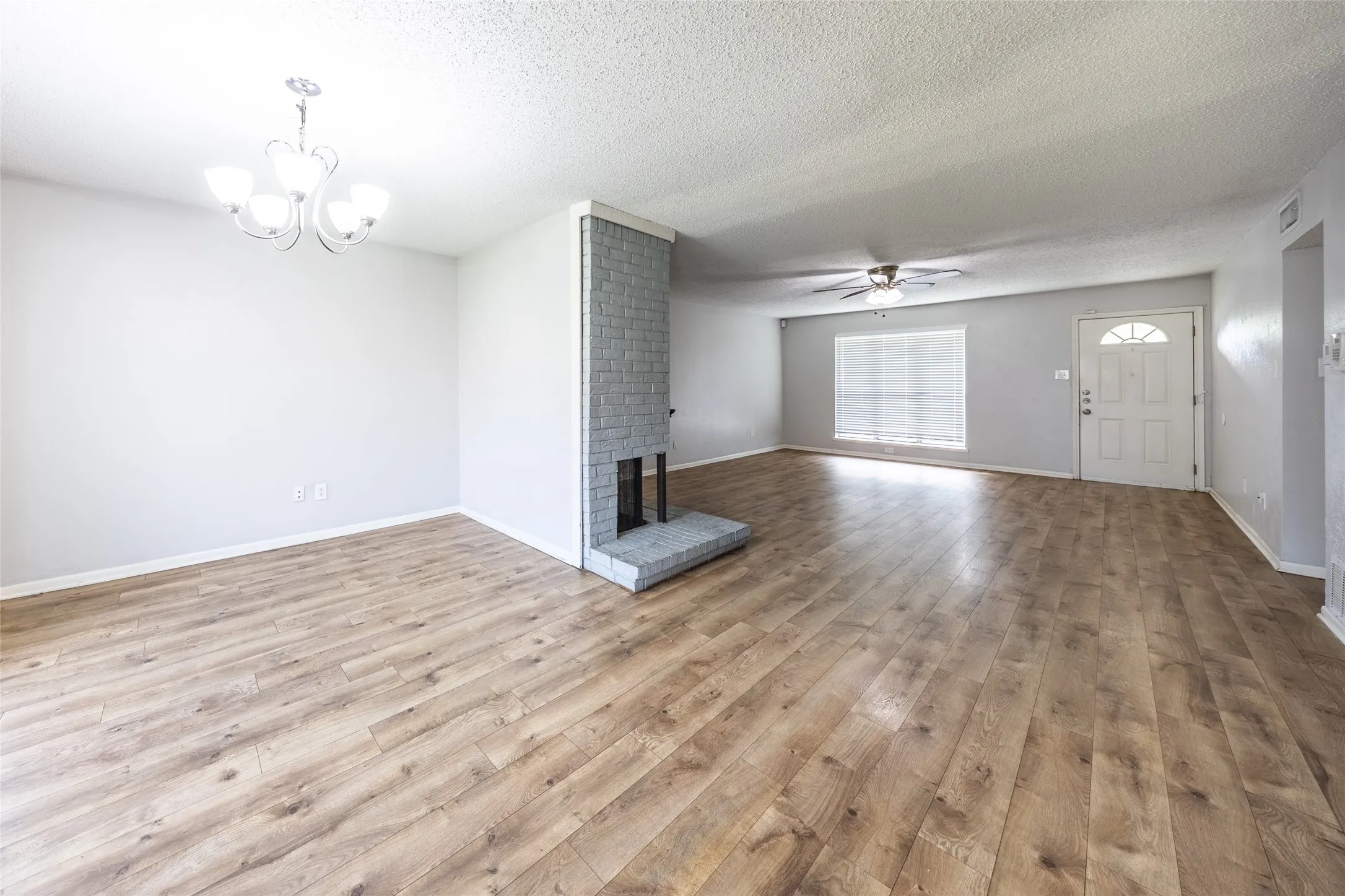 Single Family Residence For Sale in Collin County , 669 Buffalo Bend, Plano, Texas 75023, 3 Bedroom, 2 Bathroom, 2 Garage spaces, 1,444 Sqft, built in 1981, mls#21293779, Real Estate Agent in Plano, Homes For Sale in Collin county, Homes For Sale in Plano, Realtor in Plano Texas, Real Estate Brokerage Independent Realty Texas, Luminita Cordes Realtor