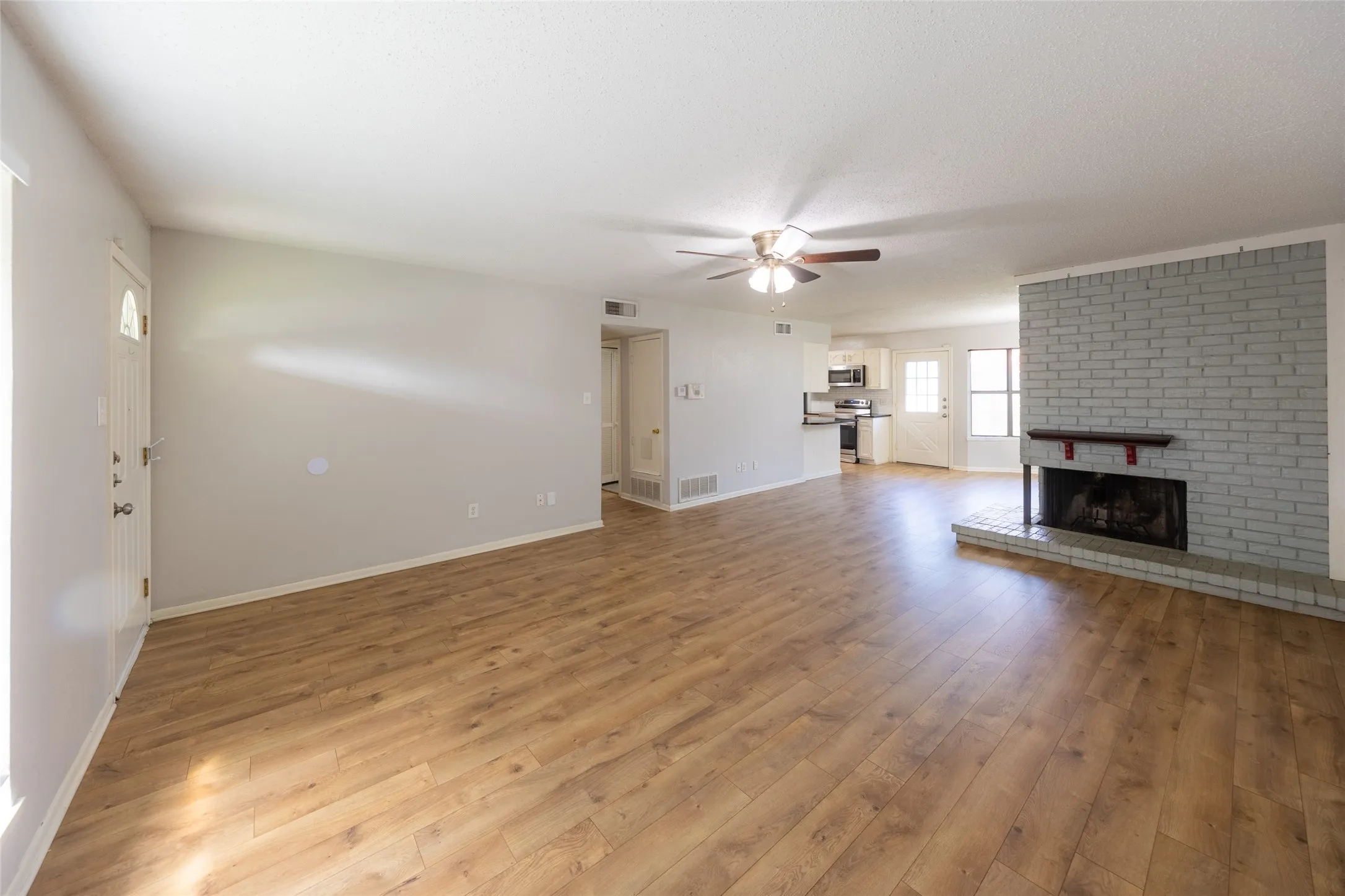 Single Family Residence For Sale in Collin County , 669 Buffalo Bend, Plano, Texas 75023, 3 Bedroom, 2 Bathroom, 2 Garage spaces, 1,444 Sqft, built in 1981, mls#21293779, Real Estate Agent in Plano, Homes For Sale in Collin county, Homes For Sale in Plano, Realtor in Plano Texas, Real Estate Brokerage Independent Realty Texas, Luminita Cordes Realtor