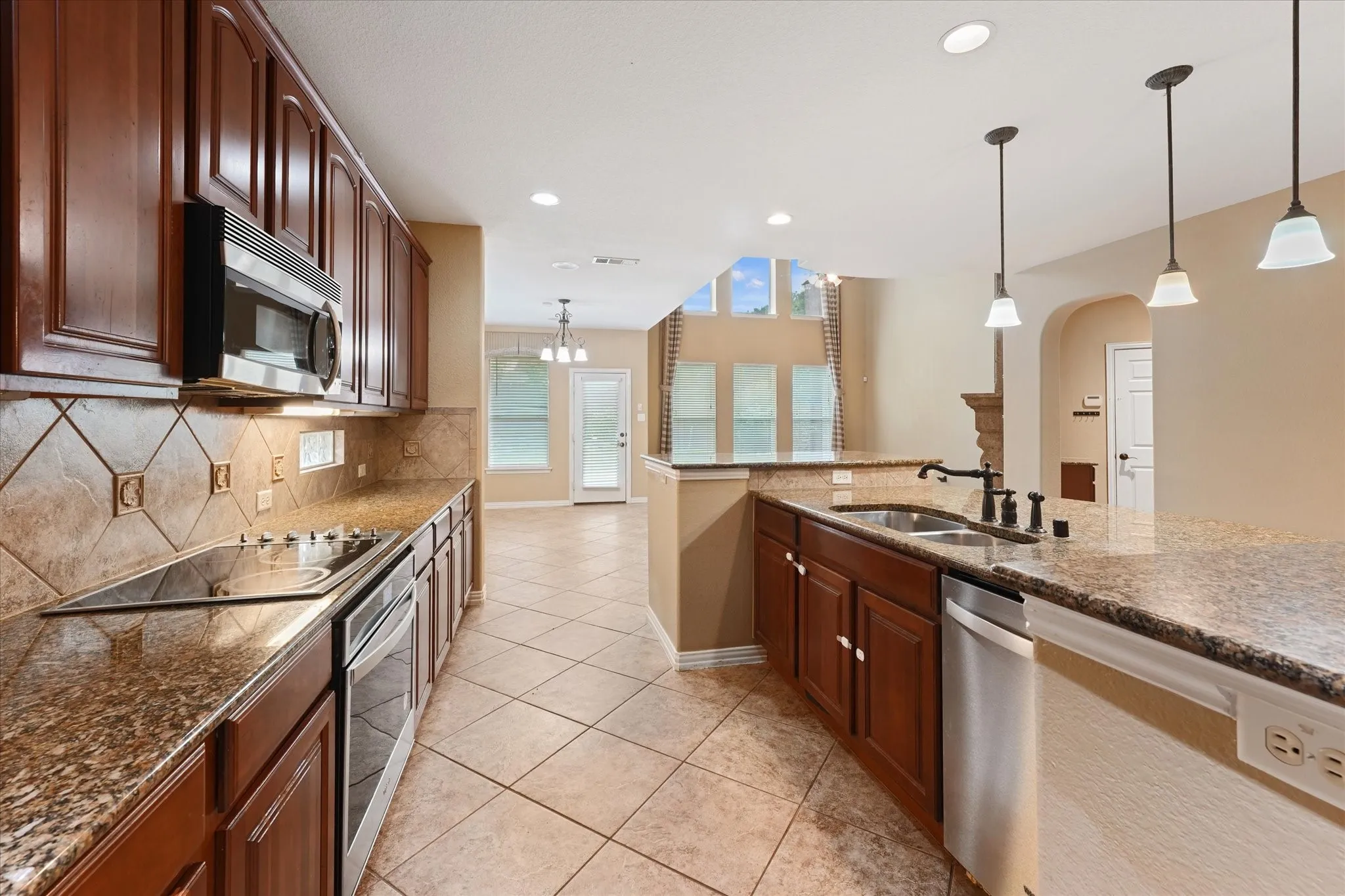 Single Family Residence For Sale in Rockwall County , 1055 Pinehurst Drive, Rockwall, Texas 75087, 4 Bedroom, 4 Bathroom, 2 Garage spaces, 4,397 Sqft, built in 2005, mls#21290343, Real Estate Agent in Rockwall, Homes For Sale in Rockwall county, Homes For Sale in Rockwall, Realtor in Rockwall Texas, Real Estate Brokerage Independent Realty Texas, Luminita Cordes Realtor
