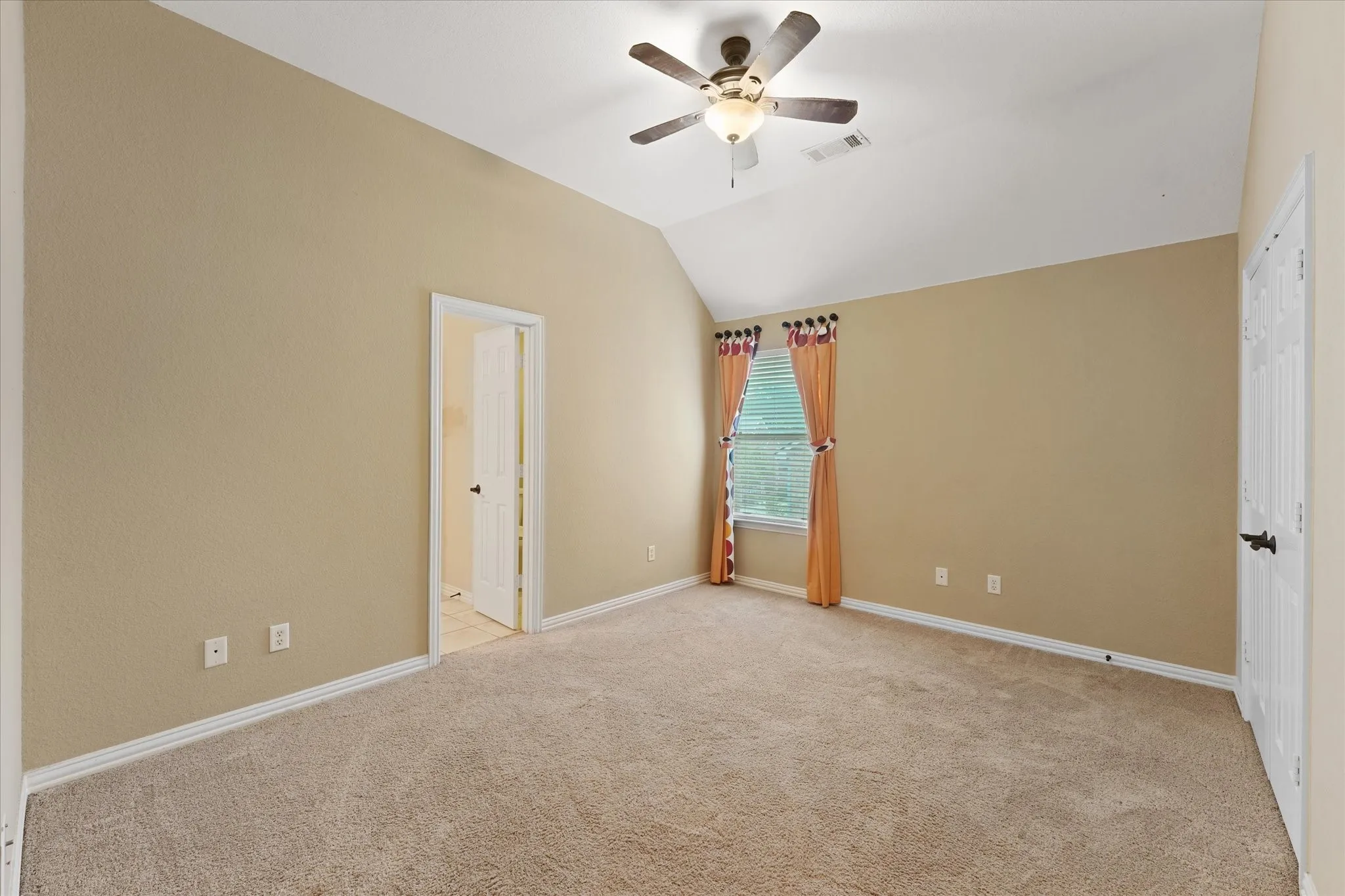Single Family Residence For Sale in Rockwall County , 1055 Pinehurst Drive, Rockwall, Texas 75087, 4 Bedroom, 4 Bathroom, 2 Garage spaces, 4,397 Sqft, built in 2005, mls#21290343, Real Estate Agent in Rockwall, Homes For Sale in Rockwall county, Homes For Sale in Rockwall, Realtor in Rockwall Texas, Real Estate Brokerage Independent Realty Texas, Luminita Cordes Realtor