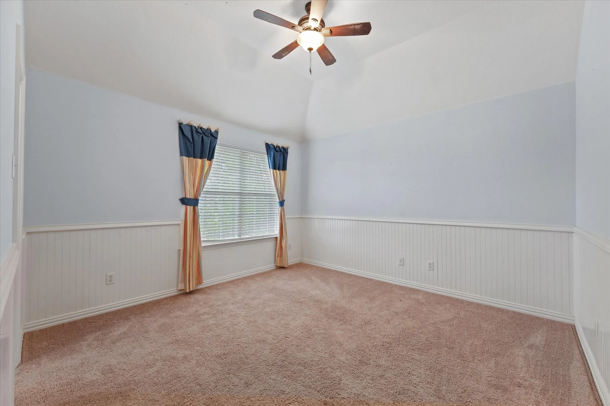 Single Family Residence For Sale in Rockwall County , 1055 Pinehurst Drive, Rockwall, Texas 75087, 4 Bedroom, 4 Bathroom, 2 Garage spaces, 4,397 Sqft, built in 2005, mls#21290343, Real Estate Agent in Rockwall, Homes For Sale in Rockwall county, Homes For Sale in Rockwall, Realtor in Rockwall Texas, Real Estate Brokerage Independent Realty Texas, Luminita Cordes Realtor