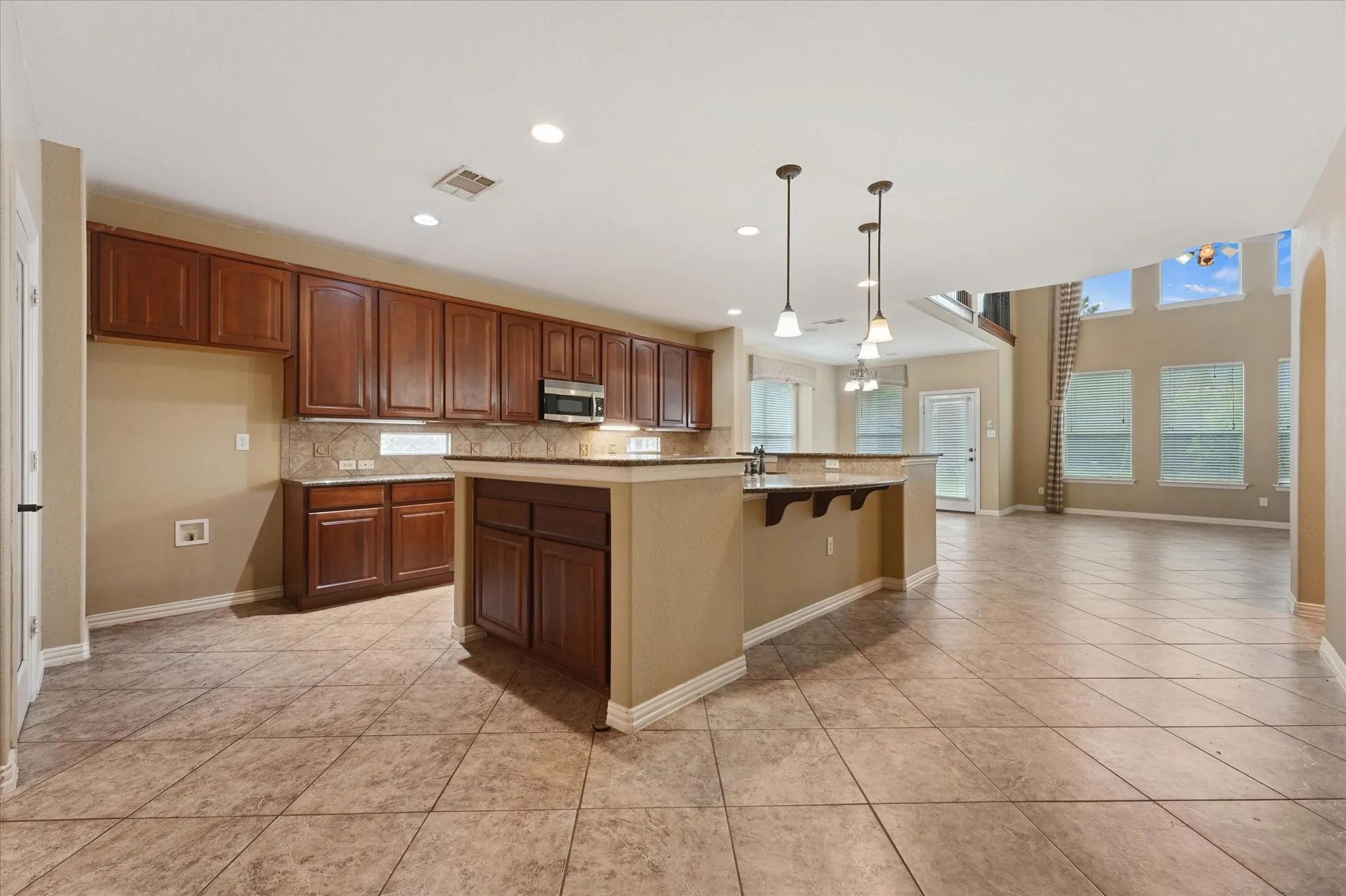 Single Family Residence For Sale in Rockwall County , 1055 Pinehurst Drive, Rockwall, Texas 75087, 4 Bedroom, 4 Bathroom, 2 Garage spaces, 4,397 Sqft, built in 2005, mls#21290343, Real Estate Agent in Rockwall, Homes For Sale in Rockwall county, Homes For Sale in Rockwall, Realtor in Rockwall Texas, Real Estate Brokerage Independent Realty Texas, Luminita Cordes Realtor