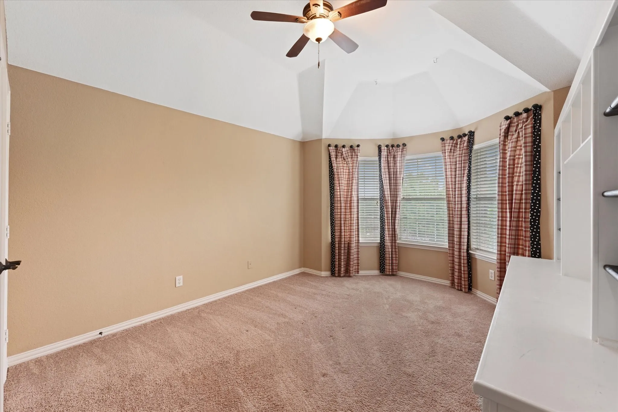 Single Family Residence For Sale in Rockwall County , 1055 Pinehurst Drive, Rockwall, Texas 75087, 4 Bedroom, 4 Bathroom, 2 Garage spaces, 4,397 Sqft, built in 2005, mls#21290343, Real Estate Agent in Rockwall, Homes For Sale in Rockwall county, Homes For Sale in Rockwall, Realtor in Rockwall Texas, Real Estate Brokerage Independent Realty Texas, Luminita Cordes Realtor