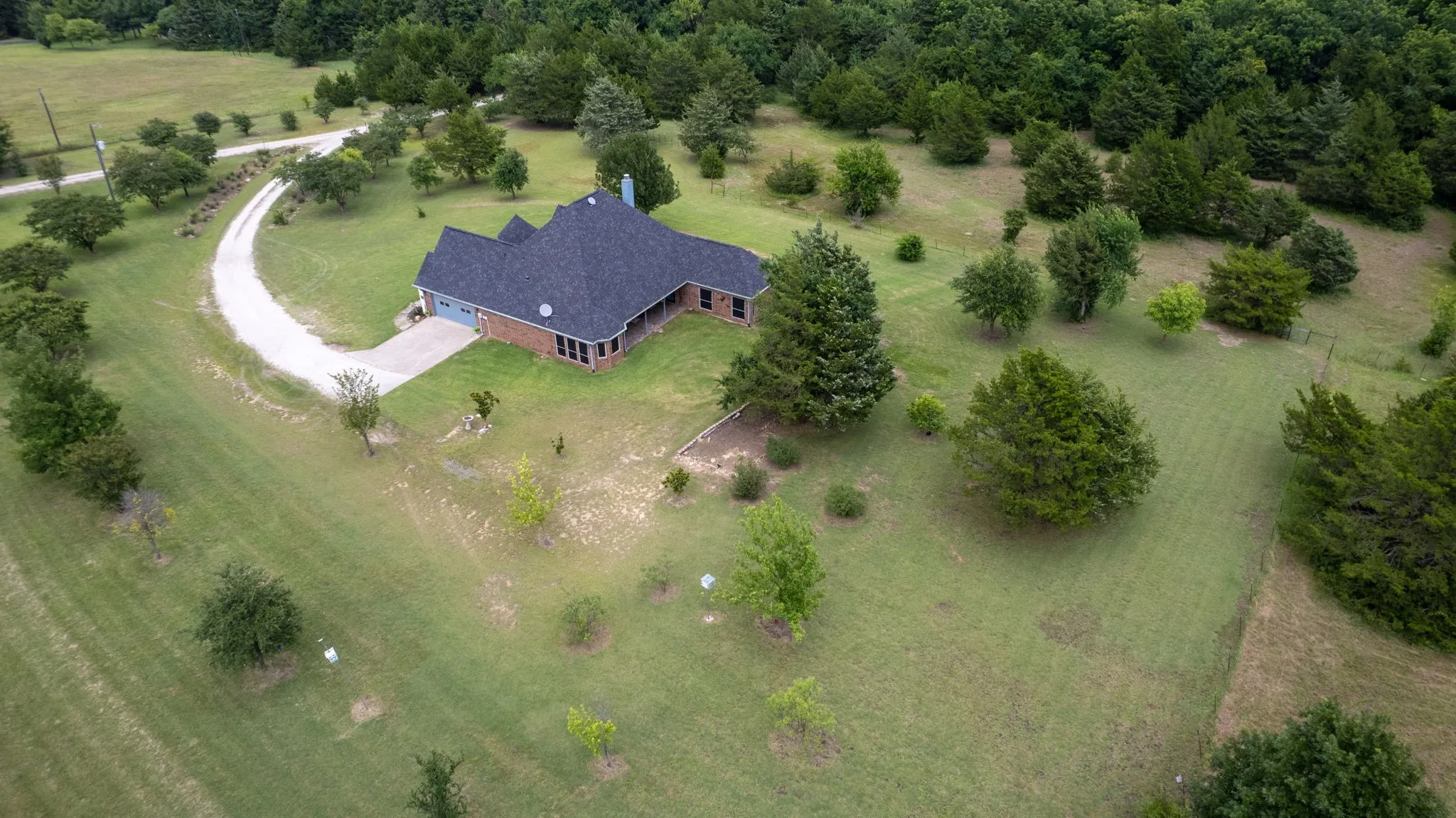Farm For Sale in Grayson County , 303 Celtic Road, Howe, Texas 75459, 3 Bedroom, 4 Bathroom, 2 Garage spaces, 2,706 Sqft, built in 2004, mls#21292759, Real Estate Agent in Howe, Homes For Sale in Grayson county, Homes For Sale in Howe, Realtor in Howe Texas, Real Estate Brokerage Independent Realty Texas, Luminita Cordes Realtor