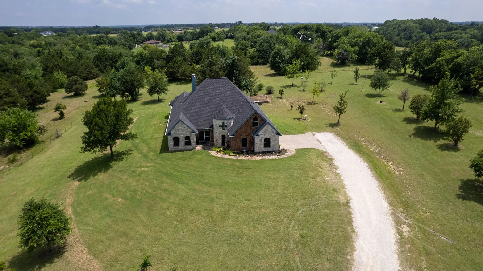 Farm For Sale in Grayson County , 303 Celtic Road, Howe, Texas 75459, 3 Bedroom, 4 Bathroom, 2 Garage spaces, 2,706 Sqft, built in 2004, mls#21292759, Real Estate Agent in Howe, Homes For Sale in Grayson county, Homes For Sale in Howe, Realtor in Howe Texas, Real Estate Brokerage Independent Realty Texas, Luminita Cordes Realtor