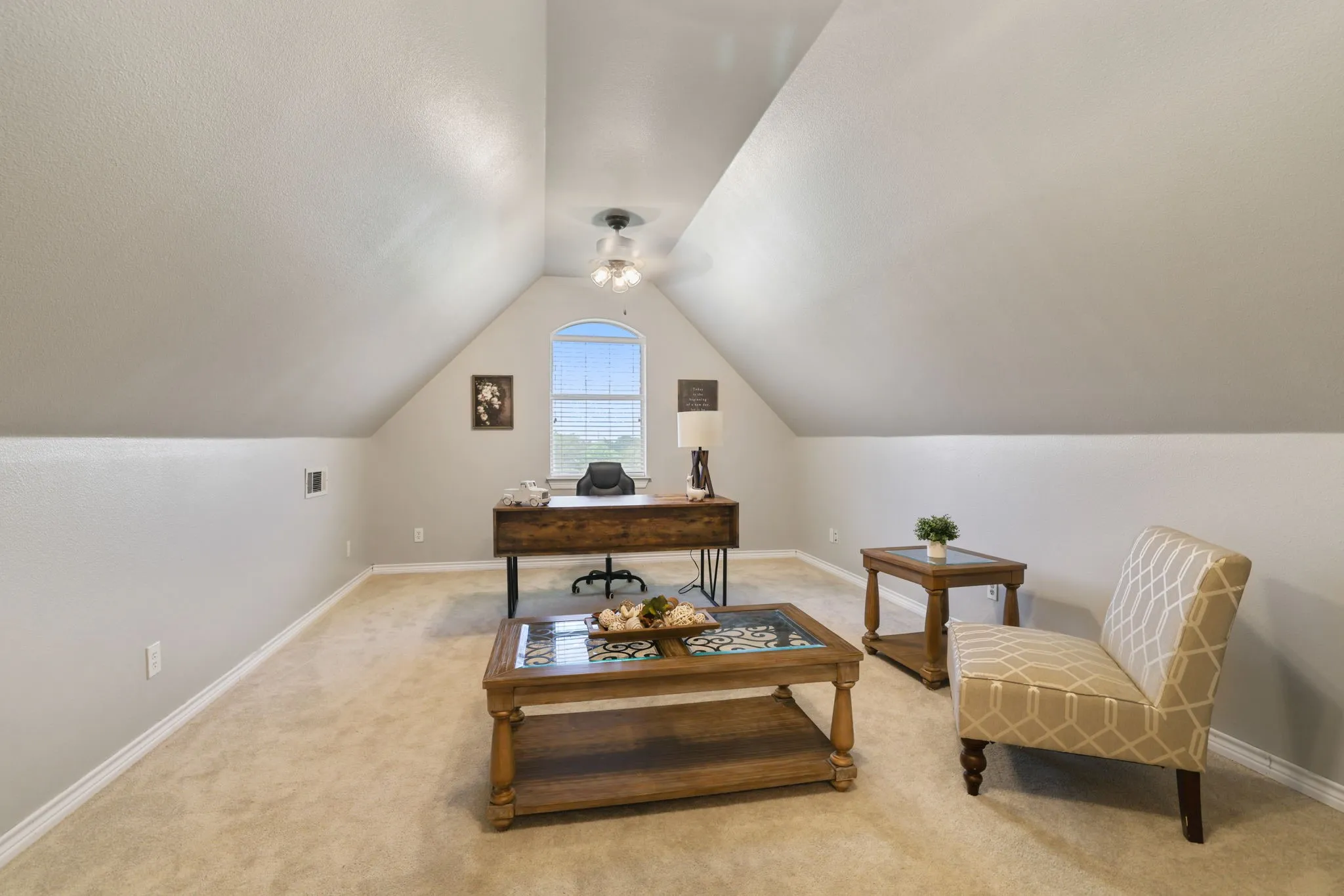 Farm For Sale in Grayson County , 303 Celtic Road, Howe, Texas 75459, 3 Bedroom, 4 Bathroom, 2 Garage spaces, 2,706 Sqft, built in 2004, mls#21292759, Real Estate Agent in Howe, Homes For Sale in Grayson county, Homes For Sale in Howe, Realtor in Howe Texas, Real Estate Brokerage Independent Realty Texas, Luminita Cordes Realtor