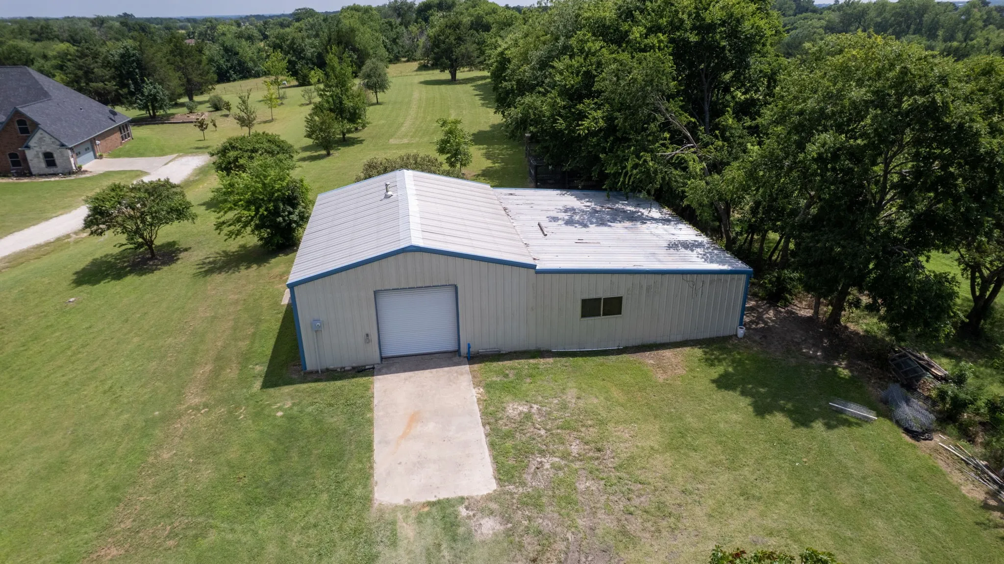 Farm For Sale in Grayson County , 303 Celtic Road, Howe, Texas 75459, 3 Bedroom, 4 Bathroom, 2 Garage spaces, 2,706 Sqft, built in 2004, mls#21292759, Real Estate Agent in Howe, Homes For Sale in Grayson county, Homes For Sale in Howe, Realtor in Howe Texas, Real Estate Brokerage Independent Realty Texas, Luminita Cordes Realtor