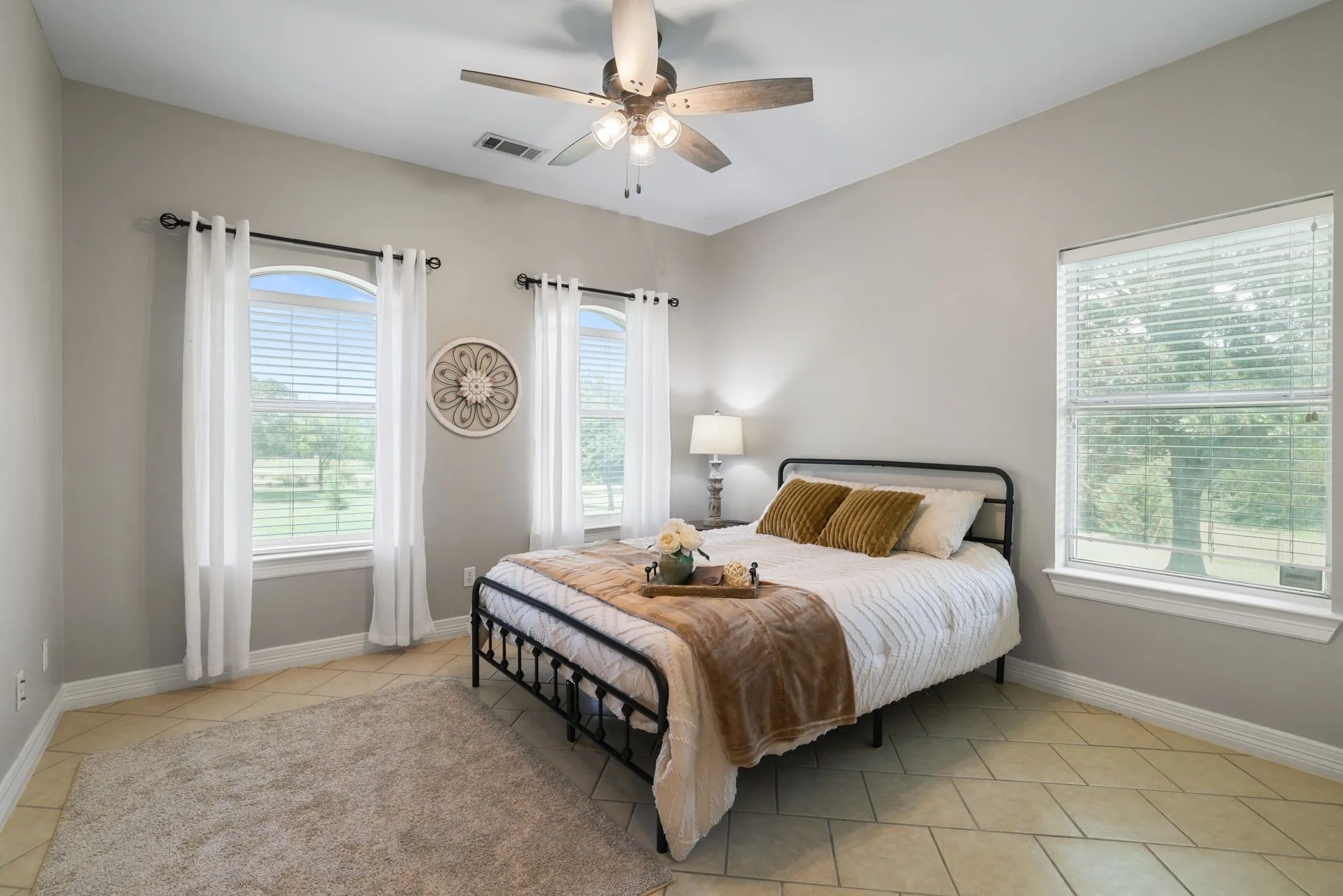 Farm For Sale in Grayson County , 303 Celtic Road, Howe, Texas 75459, 3 Bedroom, 4 Bathroom, 2 Garage spaces, 2,706 Sqft, built in 2004, mls#21292759, Real Estate Agent in Howe, Homes For Sale in Grayson county, Homes For Sale in Howe, Realtor in Howe Texas, Real Estate Brokerage Independent Realty Texas, Luminita Cordes Realtor