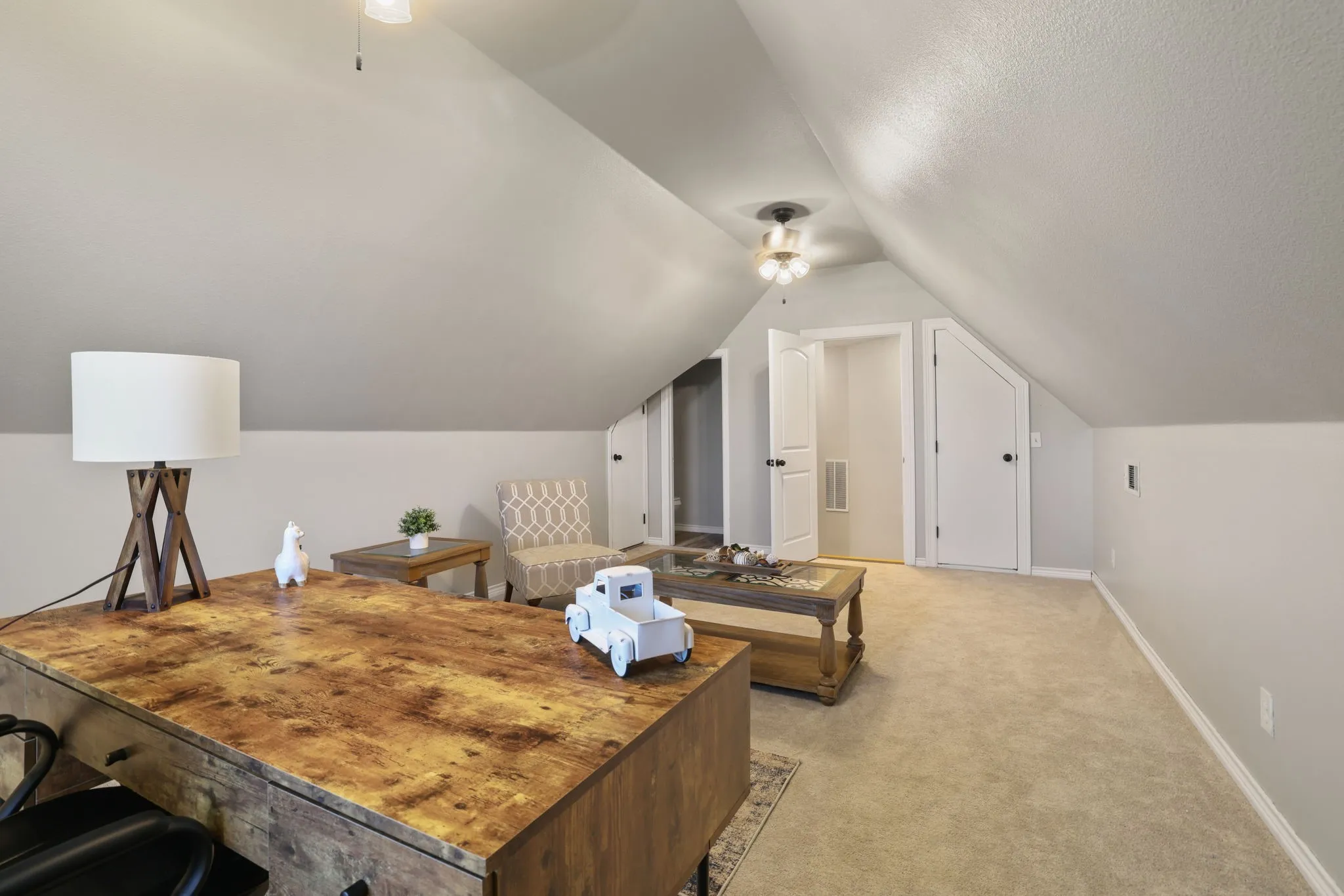 Farm For Sale in Grayson County , 303 Celtic Road, Howe, Texas 75459, 3 Bedroom, 4 Bathroom, 2 Garage spaces, 2,706 Sqft, built in 2004, mls#21292759, Real Estate Agent in Howe, Homes For Sale in Grayson county, Homes For Sale in Howe, Realtor in Howe Texas, Real Estate Brokerage Independent Realty Texas, Luminita Cordes Realtor