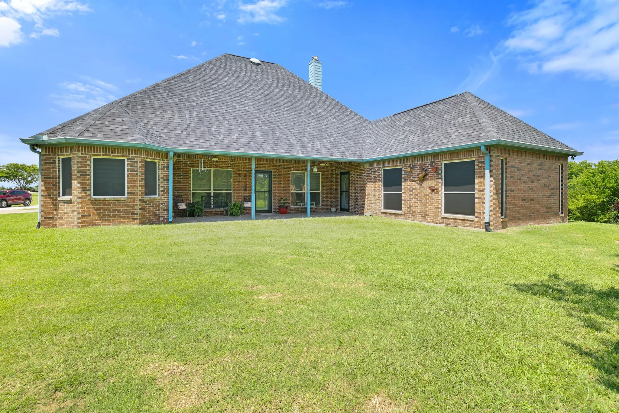 Farm For Sale in Grayson County , 303 Celtic Road, Howe, Texas 75459, 3 Bedroom, 4 Bathroom, 2 Garage spaces, 2,706 Sqft, built in 2004, mls#21292759, Real Estate Agent in Howe, Homes For Sale in Grayson county, Homes For Sale in Howe, Realtor in Howe Texas, Real Estate Brokerage Independent Realty Texas, Luminita Cordes Realtor