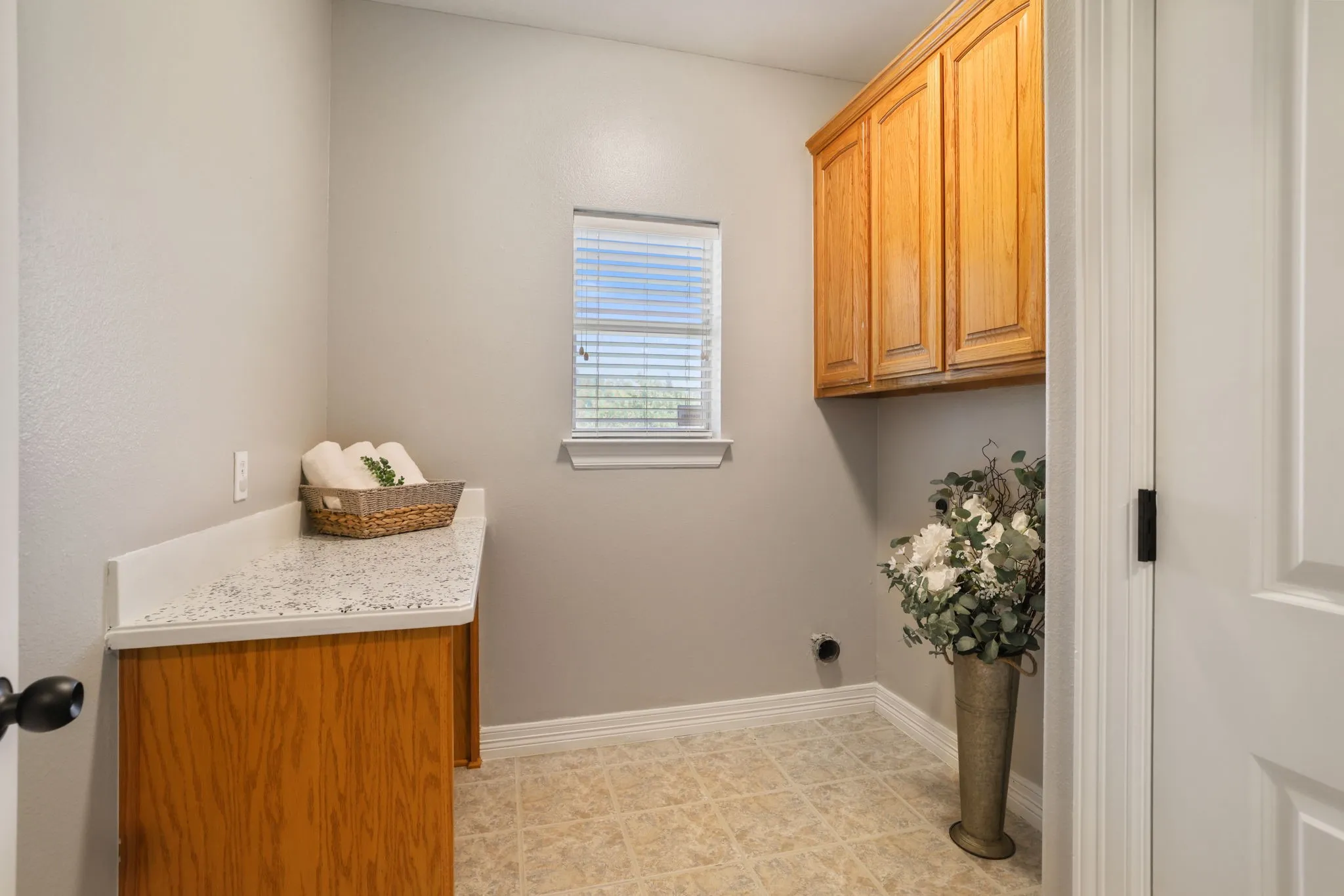Farm For Sale in Grayson County , 303 Celtic Road, Howe, Texas 75459, 3 Bedroom, 4 Bathroom, 2 Garage spaces, 2,706 Sqft, built in 2004, mls#21292759, Real Estate Agent in Howe, Homes For Sale in Grayson county, Homes For Sale in Howe, Realtor in Howe Texas, Real Estate Brokerage Independent Realty Texas, Luminita Cordes Realtor