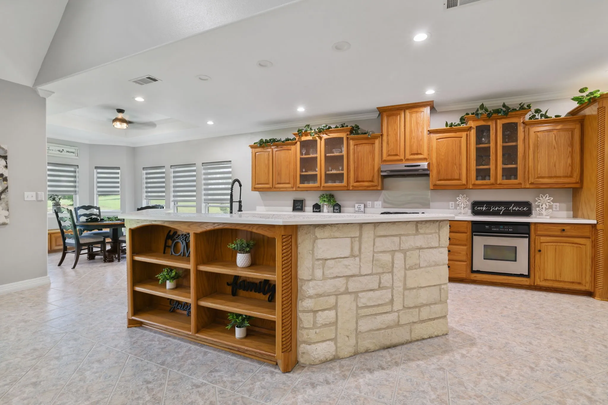 Farm For Sale in Grayson County , 303 Celtic Road, Howe, Texas 75459, 3 Bedroom, 4 Bathroom, 2 Garage spaces, 2,706 Sqft, built in 2004, mls#21292759, Real Estate Agent in Howe, Homes For Sale in Grayson county, Homes For Sale in Howe, Realtor in Howe Texas, Real Estate Brokerage Independent Realty Texas, Luminita Cordes Realtor