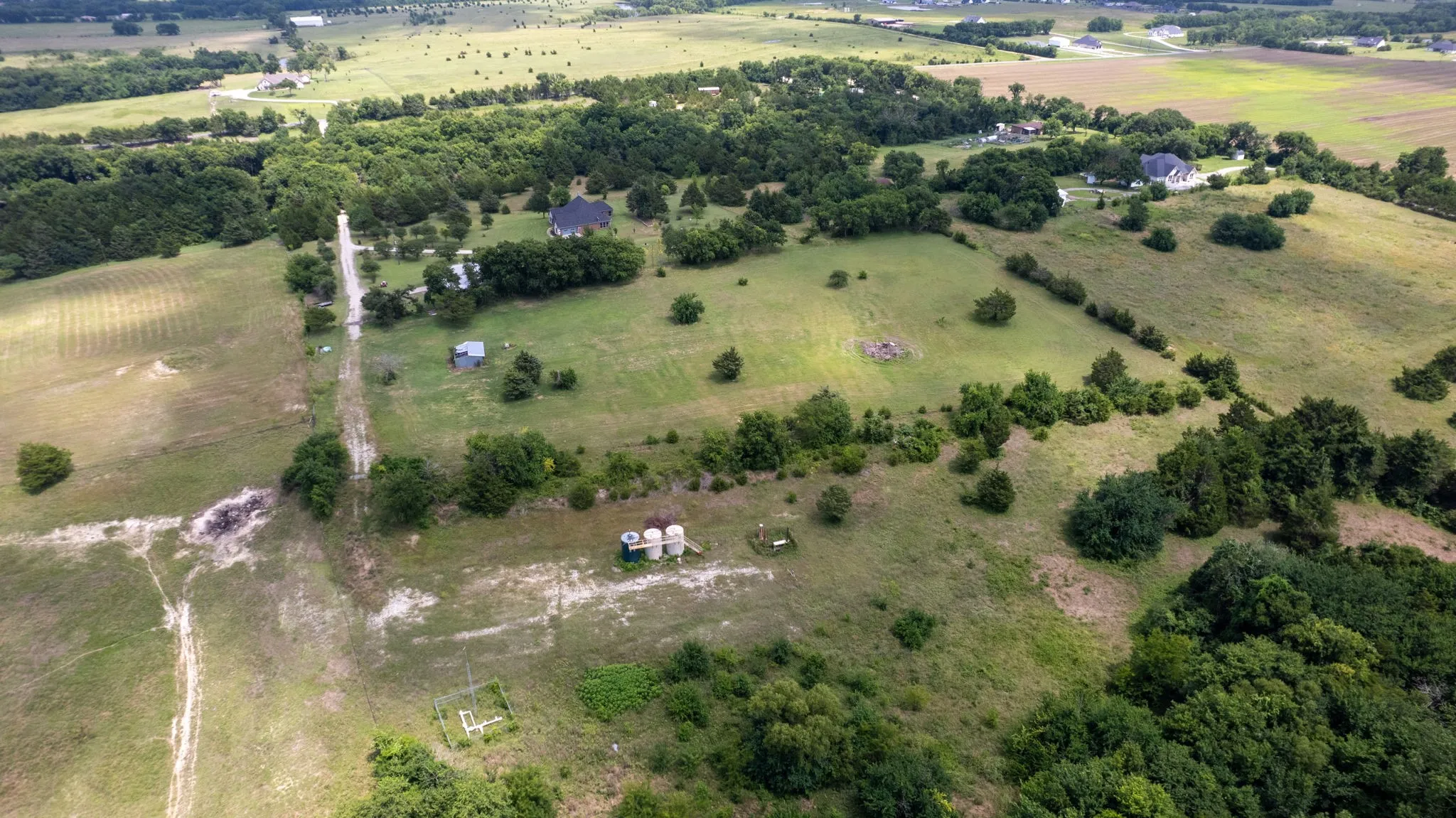 Farm For Sale in Grayson County , 303 Celtic Road, Howe, Texas 75459, 3 Bedroom, 4 Bathroom, 2 Garage spaces, 2,706 Sqft, built in 2004, mls#21292759, Real Estate Agent in Howe, Homes For Sale in Grayson county, Homes For Sale in Howe, Realtor in Howe Texas, Real Estate Brokerage Independent Realty Texas, Luminita Cordes Realtor
