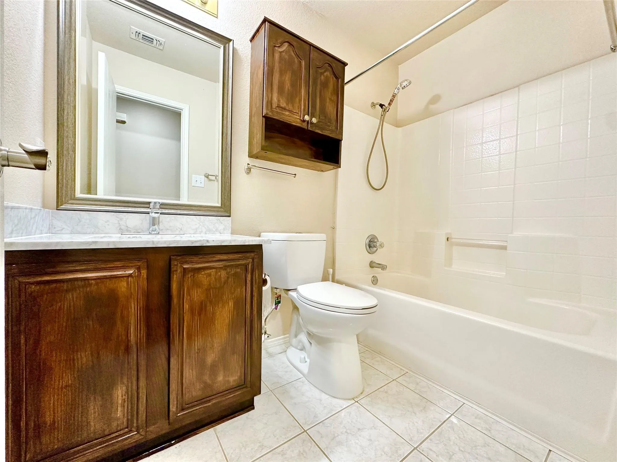 Single Family Residence For Rent in Tarrant County , 7006 Pickford Court, Arlington, Texas 76001, 3 Bedrooms, 2 Bathrooms, 2 Garage spaces, 1,765 Sqft, built in 1999, Price $2,100, mls#21294298, Real Estate Agent in Arlington, Homes For Rent in Tarrant county, Homes For Rent in Arlington, Realtor in Arlington Texas, Real Estate Brokerage Independent Realty Texas, Luminita Cordes Realtor