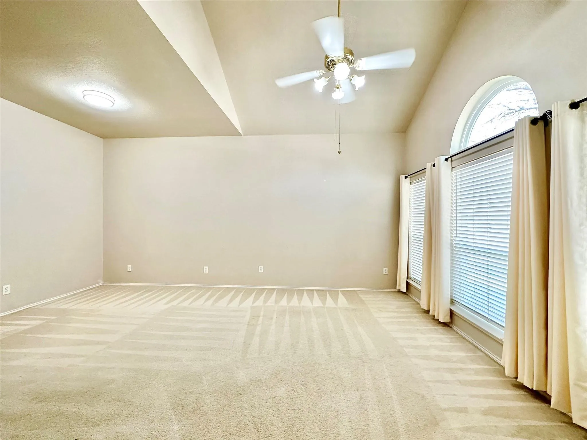 Single Family Residence For Rent in Tarrant County , 7006 Pickford Court, Arlington, Texas 76001, 3 Bedrooms, 2 Bathrooms, 2 Garage spaces, 1,765 Sqft, built in 1999, Price $2,100, mls#21294298, Real Estate Agent in Arlington, Homes For Rent in Tarrant county, Homes For Rent in Arlington, Realtor in Arlington Texas, Real Estate Brokerage Independent Realty Texas, Luminita Cordes Realtor