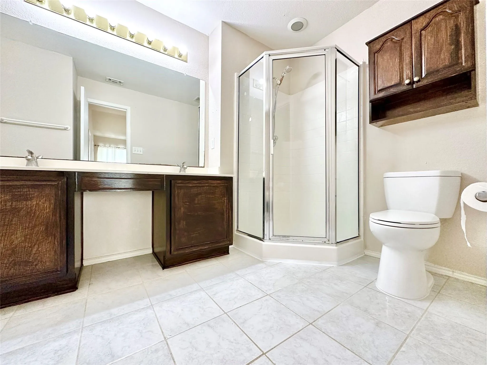 Single Family Residence For Rent in Tarrant County , 7006 Pickford Court, Arlington, Texas 76001, 3 Bedrooms, 2 Bathrooms, 2 Garage spaces, 1,765 Sqft, built in 1999, Price $2,100, mls#21294298, Real Estate Agent in Arlington, Homes For Rent in Tarrant county, Homes For Rent in Arlington, Realtor in Arlington Texas, Real Estate Brokerage Independent Realty Texas, Luminita Cordes Realtor