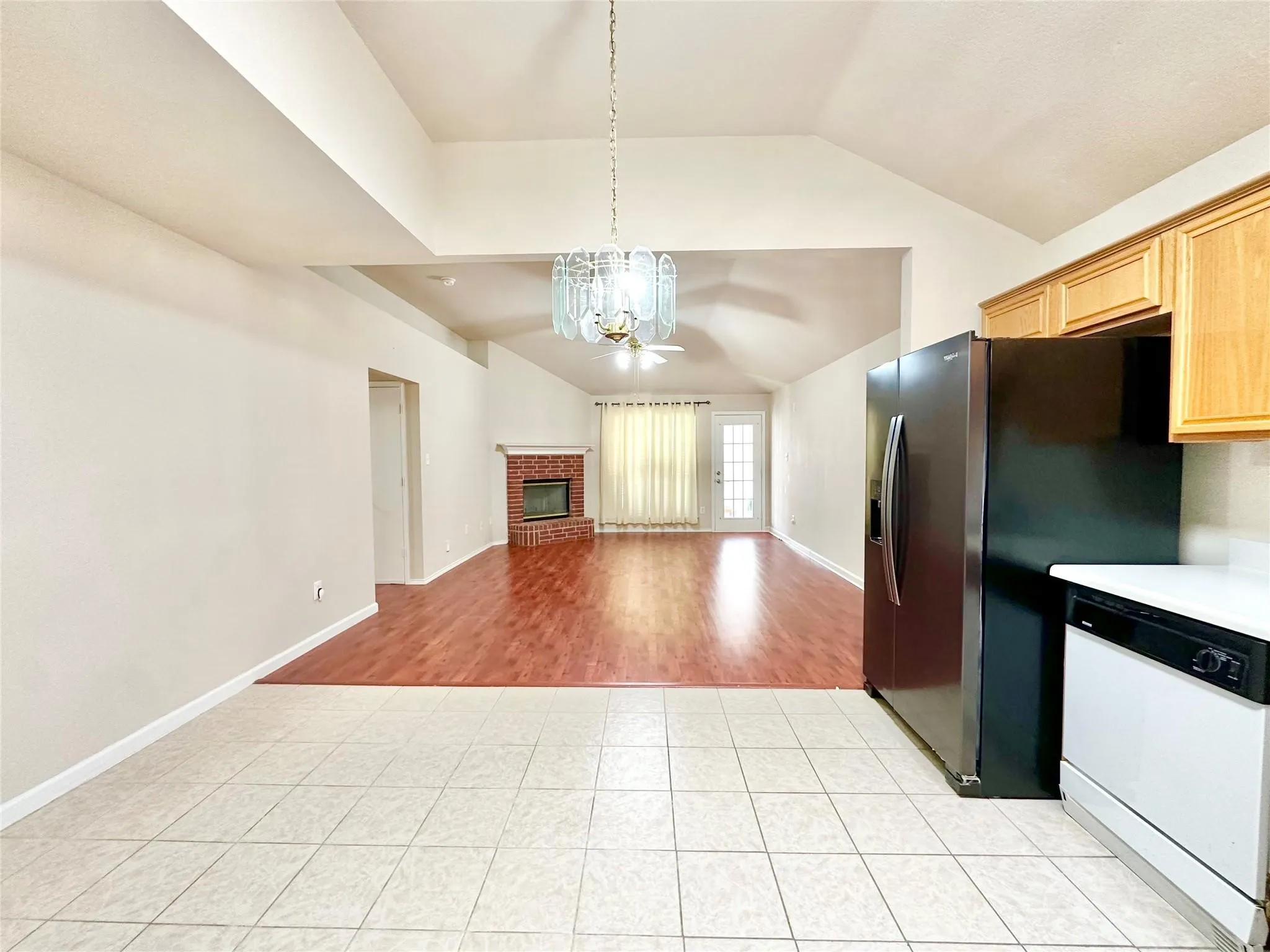 Single Family Residence For Rent in Tarrant County , 7006 Pickford Court, Arlington, Texas 76001, 3 Bedrooms, 2 Bathrooms, 2 Garage spaces, 1,765 Sqft, built in 1999, Price $2,100, mls#21294298, Real Estate Agent in Arlington, Homes For Rent in Tarrant county, Homes For Rent in Arlington, Realtor in Arlington Texas, Real Estate Brokerage Independent Realty Texas, Luminita Cordes Realtor