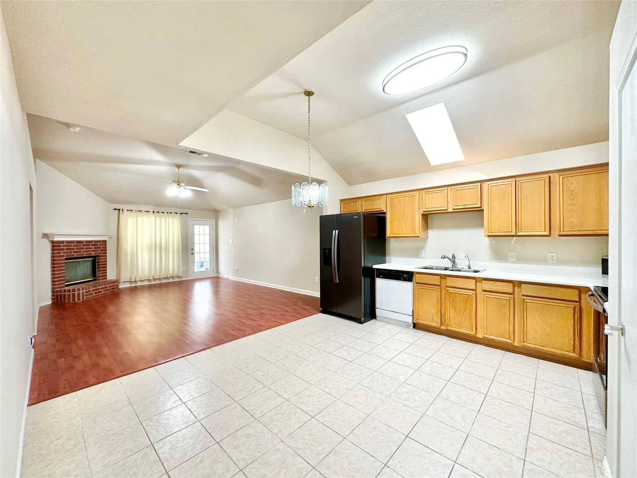 Single Family Residence For Rent in Tarrant County , 7006 Pickford Court, Arlington, Texas 76001, 3 Bedrooms, 2 Bathrooms, 2 Garage spaces, 1,765 Sqft, built in 1999, Price $2,100, mls#21294298, Real Estate Agent in Arlington, Homes For Rent in Tarrant county, Homes For Rent in Arlington, Realtor in Arlington Texas, Real Estate Brokerage Independent Realty Texas, Luminita Cordes Realtor