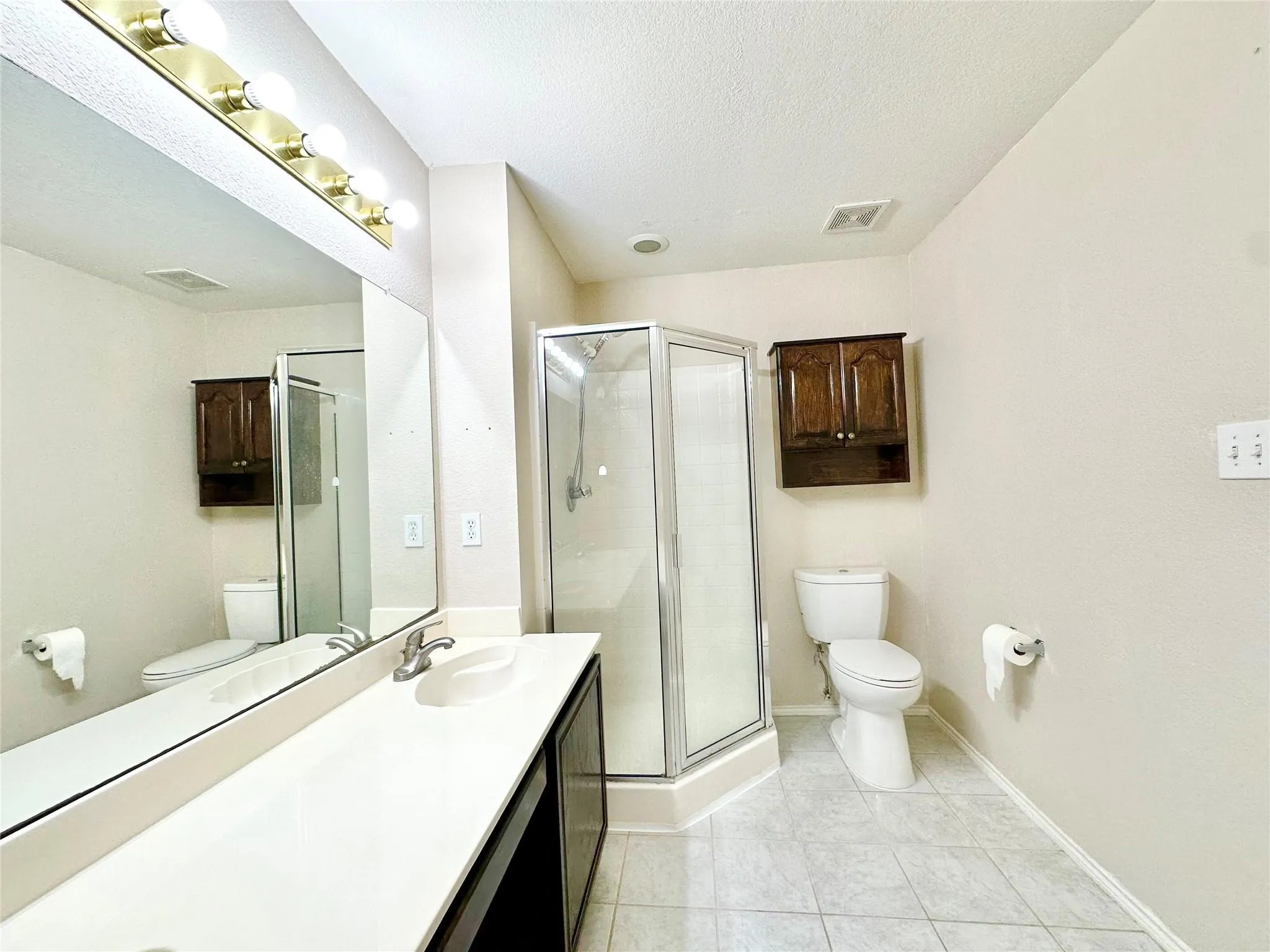 Single Family Residence For Rent in Tarrant County , 7006 Pickford Court, Arlington, Texas 76001, 3 Bedrooms, 2 Bathrooms, 2 Garage spaces, 1,765 Sqft, built in 1999, Price $2,100, mls#21294298, Real Estate Agent in Arlington, Homes For Rent in Tarrant county, Homes For Rent in Arlington, Realtor in Arlington Texas, Real Estate Brokerage Independent Realty Texas, Luminita Cordes Realtor
