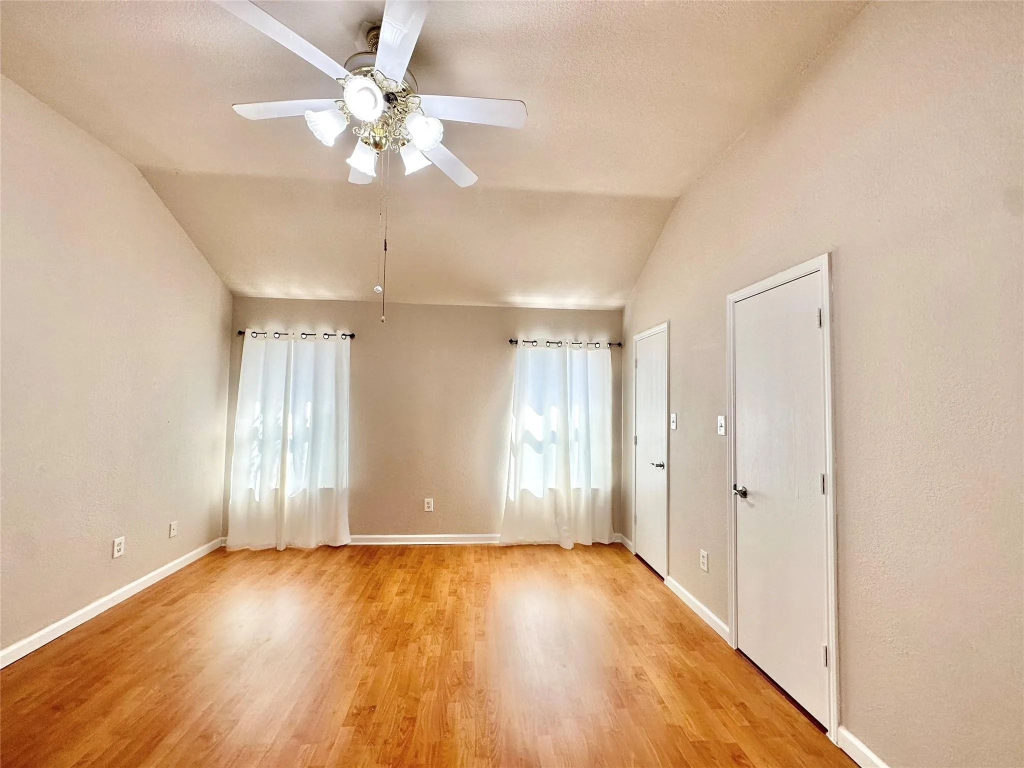Single Family Residence For Rent in Tarrant County , 7006 Pickford Court, Arlington, Texas 76001, 3 Bedrooms, 2 Bathrooms, 2 Garage spaces, 1,765 Sqft, built in 1999, Price $2,100, mls#21294298, Real Estate Agent in Arlington, Homes For Rent in Tarrant county, Homes For Rent in Arlington, Realtor in Arlington Texas, Real Estate Brokerage Independent Realty Texas, Luminita Cordes Realtor