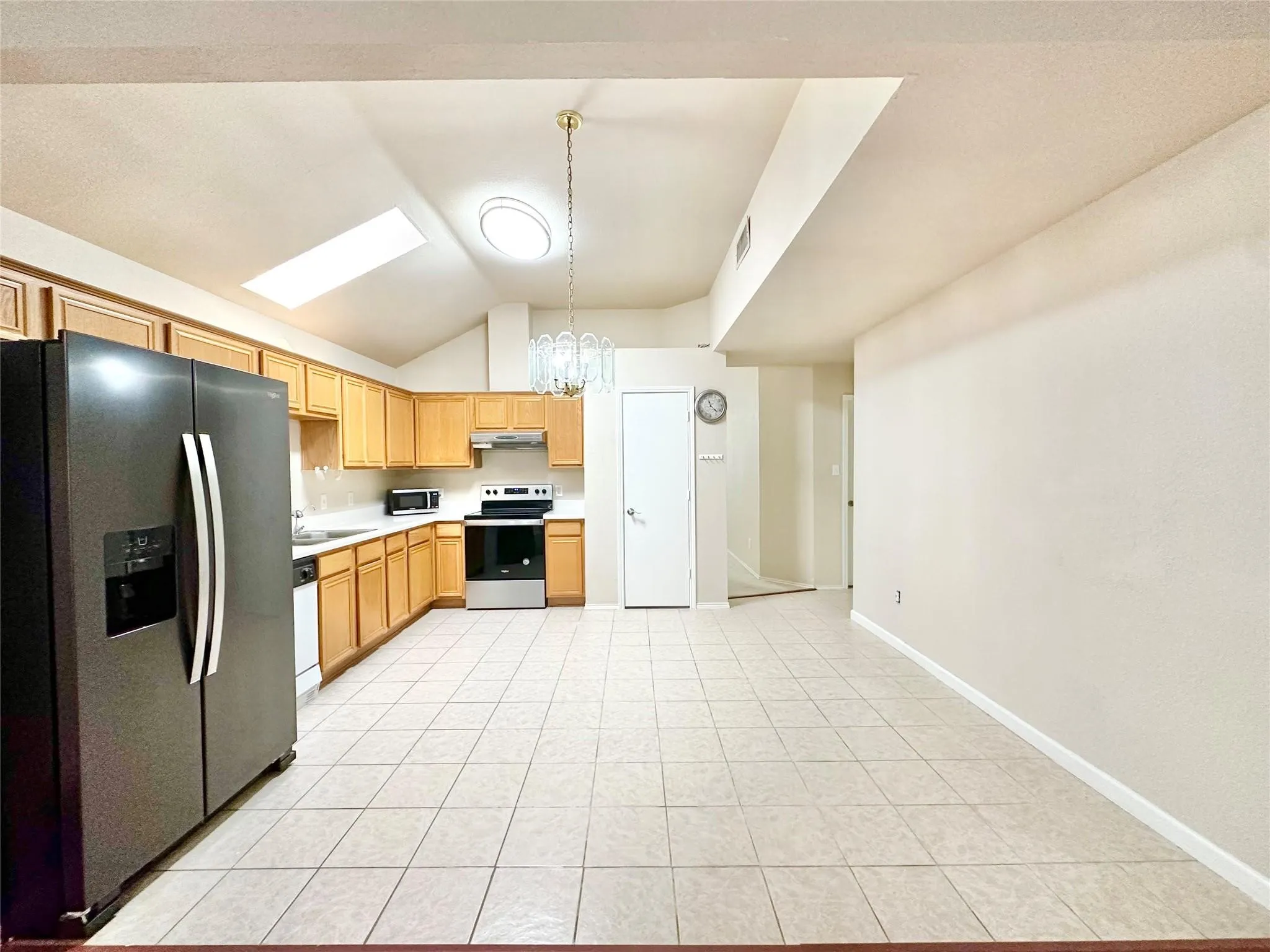 Single Family Residence For Rent in Tarrant County , 7006 Pickford Court, Arlington, Texas 76001, 3 Bedrooms, 2 Bathrooms, 2 Garage spaces, 1,765 Sqft, built in 1999, Price $2,100, mls#21294298, Real Estate Agent in Arlington, Homes For Rent in Tarrant county, Homes For Rent in Arlington, Realtor in Arlington Texas, Real Estate Brokerage Independent Realty Texas, Luminita Cordes Realtor