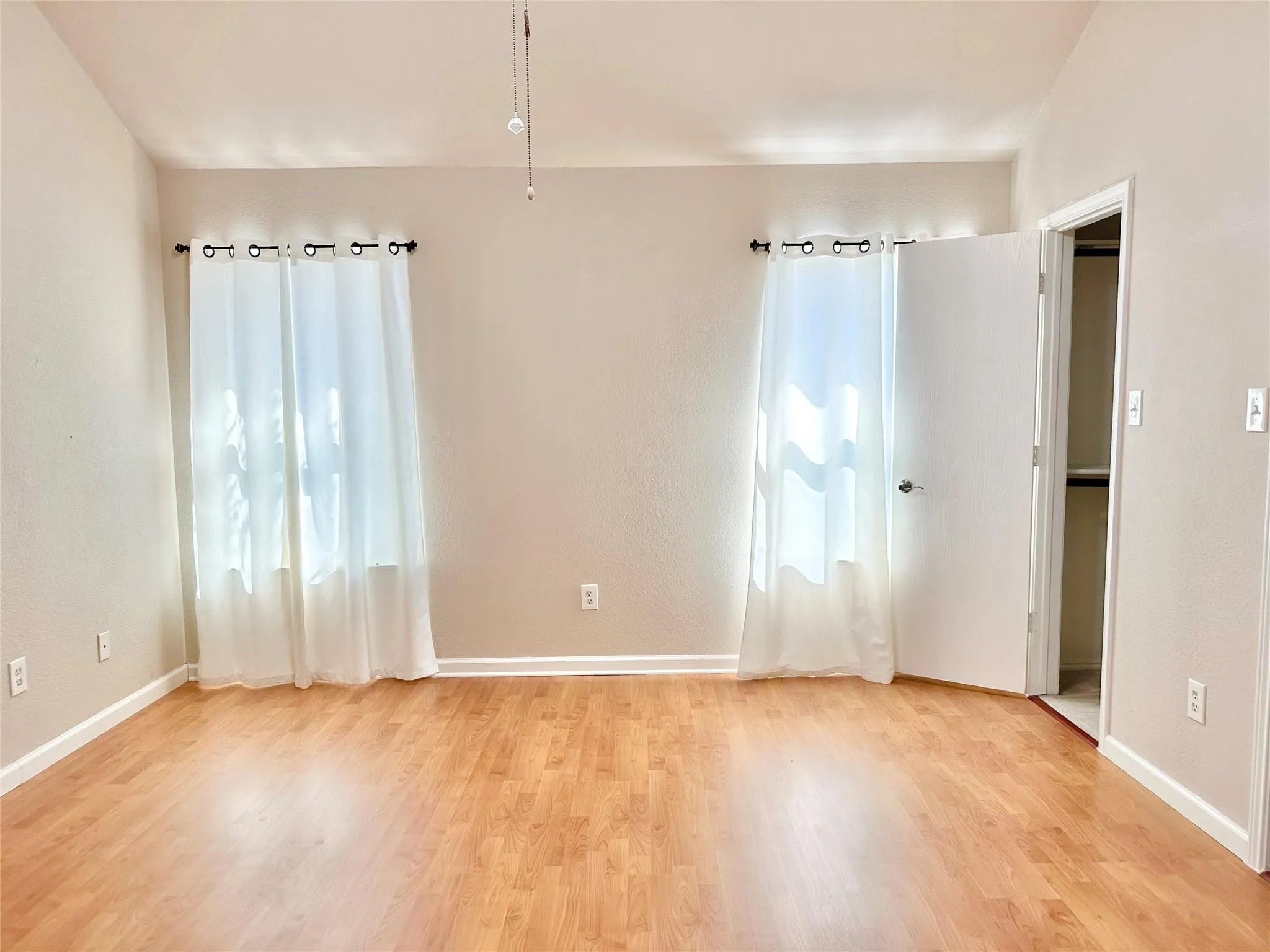 Single Family Residence For Rent in Tarrant County , 7006 Pickford Court, Arlington, Texas 76001, 3 Bedrooms, 2 Bathrooms, 2 Garage spaces, 1,765 Sqft, built in 1999, Price $2,100, mls#21294298, Real Estate Agent in Arlington, Homes For Rent in Tarrant county, Homes For Rent in Arlington, Realtor in Arlington Texas, Real Estate Brokerage Independent Realty Texas, Luminita Cordes Realtor