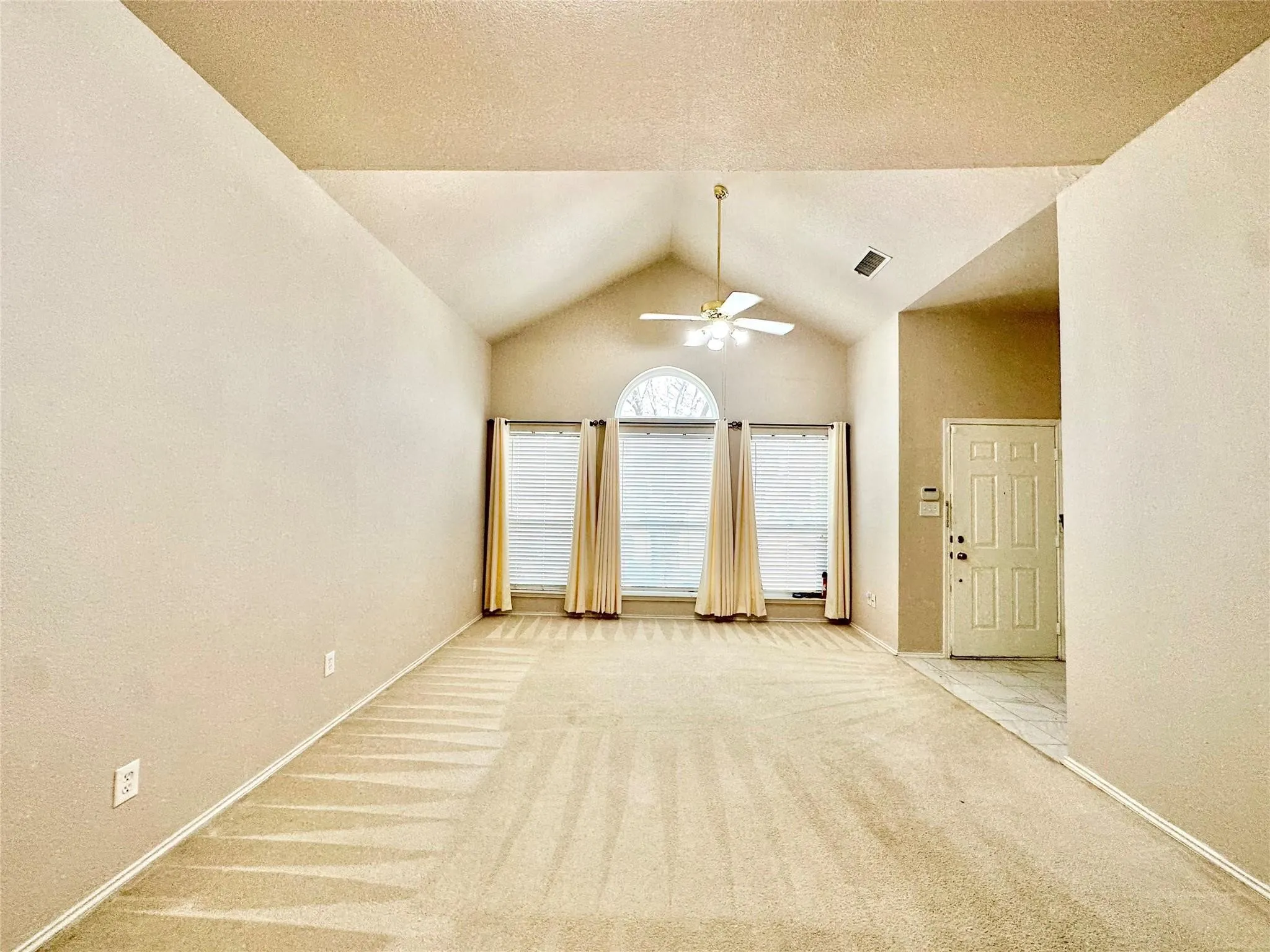 Single Family Residence For Rent in Tarrant County , 7006 Pickford Court, Arlington, Texas 76001, 3 Bedrooms, 2 Bathrooms, 2 Garage spaces, 1,765 Sqft, built in 1999, Price $2,100, mls#21294298, Real Estate Agent in Arlington, Homes For Rent in Tarrant county, Homes For Rent in Arlington, Realtor in Arlington Texas, Real Estate Brokerage Independent Realty Texas, Luminita Cordes Realtor