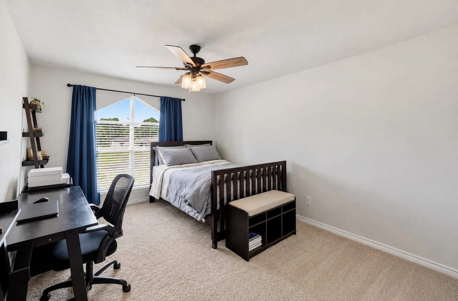 Single Family Residence For Sale in Cooke County , 219 Navajo Trail, Lake Kiowa, Texas 76240, 4 Bedroom, 4 Bathroom, 2 Garage spaces, 3,687 Sqft, built in 2001, mls#21294184, Real Estate Agent in Lake Kiowa, Homes For Sale in Cooke county, Homes For Sale in Lake Kiowa, Realtor in Lake Kiowa Texas, Real Estate Brokerage Independent Realty Texas, Luminita Cordes Realtor