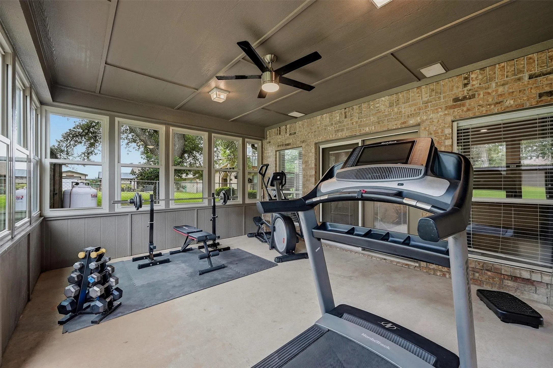 Single Family Residence For Sale in Cooke County , 219 Navajo Trail, Lake Kiowa, Texas 76240, 4 Bedroom, 4 Bathroom, 2 Garage spaces, 3,687 Sqft, built in 2001, mls#21294184, Real Estate Agent in Lake Kiowa, Homes For Sale in Cooke county, Homes For Sale in Lake Kiowa, Realtor in Lake Kiowa Texas, Real Estate Brokerage Independent Realty Texas, Luminita Cordes Realtor