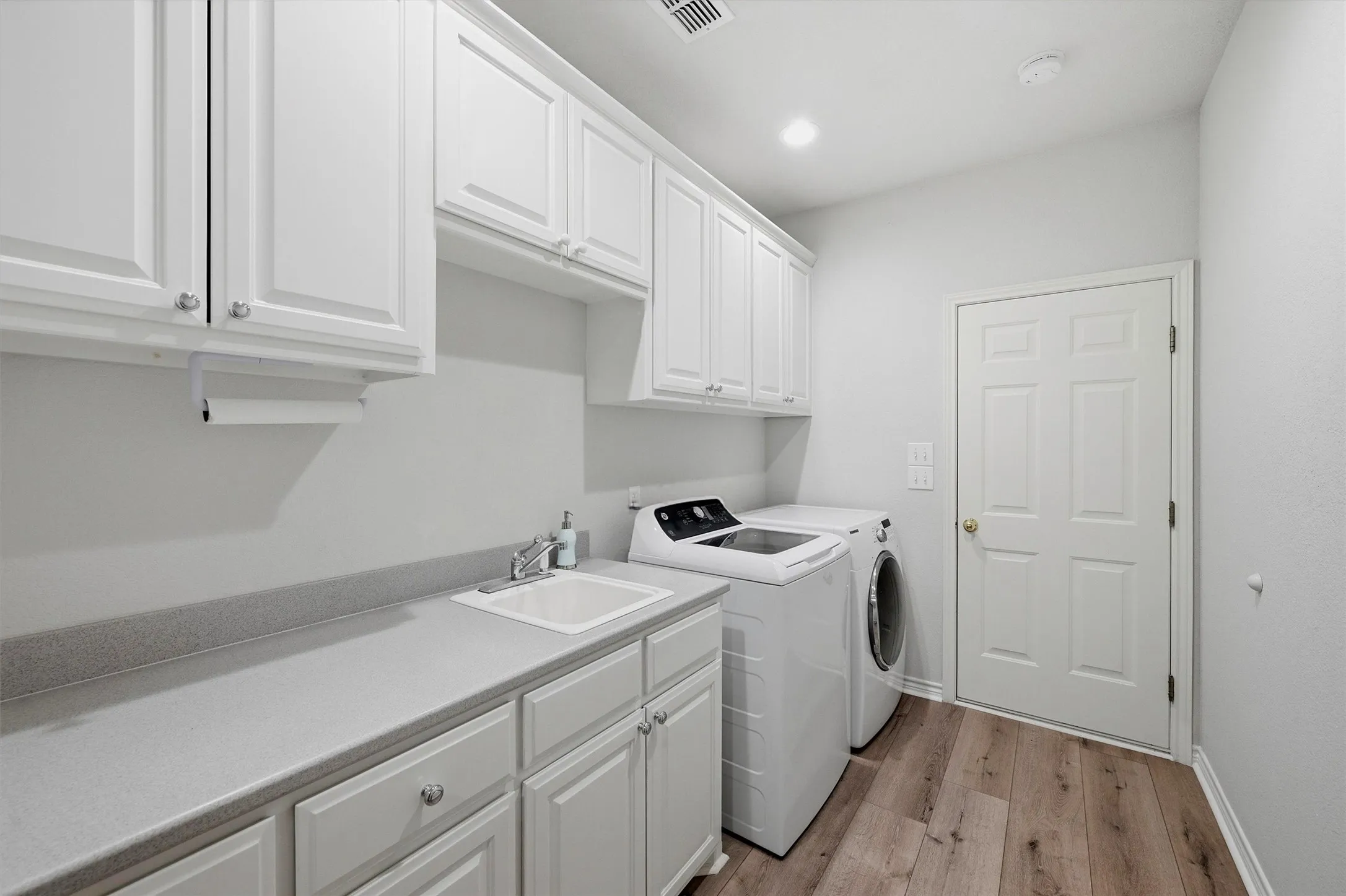 Single Family Residence For Sale in Cooke County , 219 Navajo Trail, Lake Kiowa, Texas 76240, 4 Bedroom, 4 Bathroom, 2 Garage spaces, 3,687 Sqft, built in 2001, mls#21294184, Real Estate Agent in Lake Kiowa, Homes For Sale in Cooke county, Homes For Sale in Lake Kiowa, Realtor in Lake Kiowa Texas, Real Estate Brokerage Independent Realty Texas, Luminita Cordes Realtor