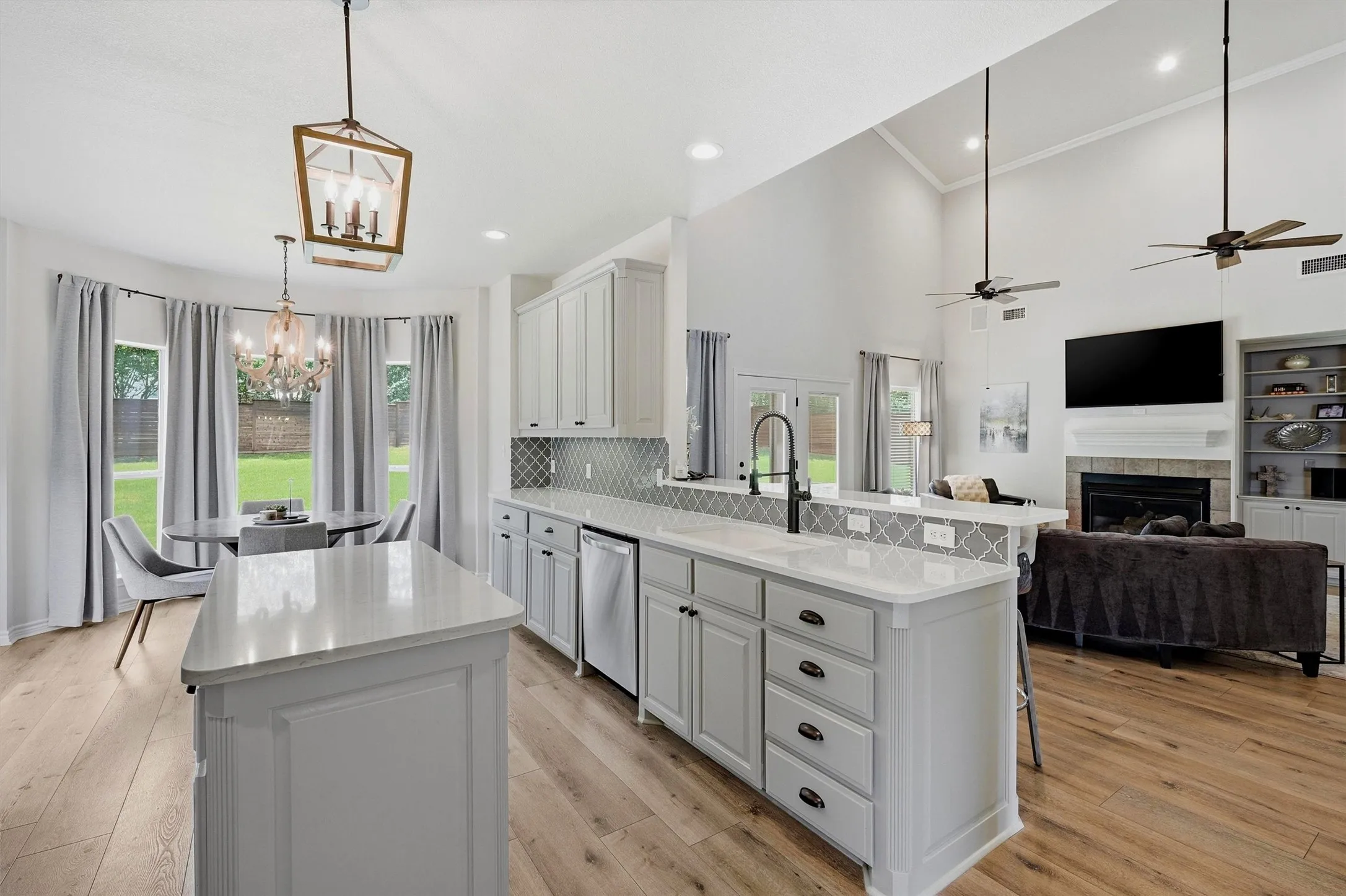 Single Family Residence For Sale in Cooke County , 219 Navajo Trail, Lake Kiowa, Texas 76240, 4 Bedroom, 4 Bathroom, 2 Garage spaces, 3,687 Sqft, built in 2001, mls#21294184, Real Estate Agent in Lake Kiowa, Homes For Sale in Cooke county, Homes For Sale in Lake Kiowa, Realtor in Lake Kiowa Texas, Real Estate Brokerage Independent Realty Texas, Luminita Cordes Realtor
