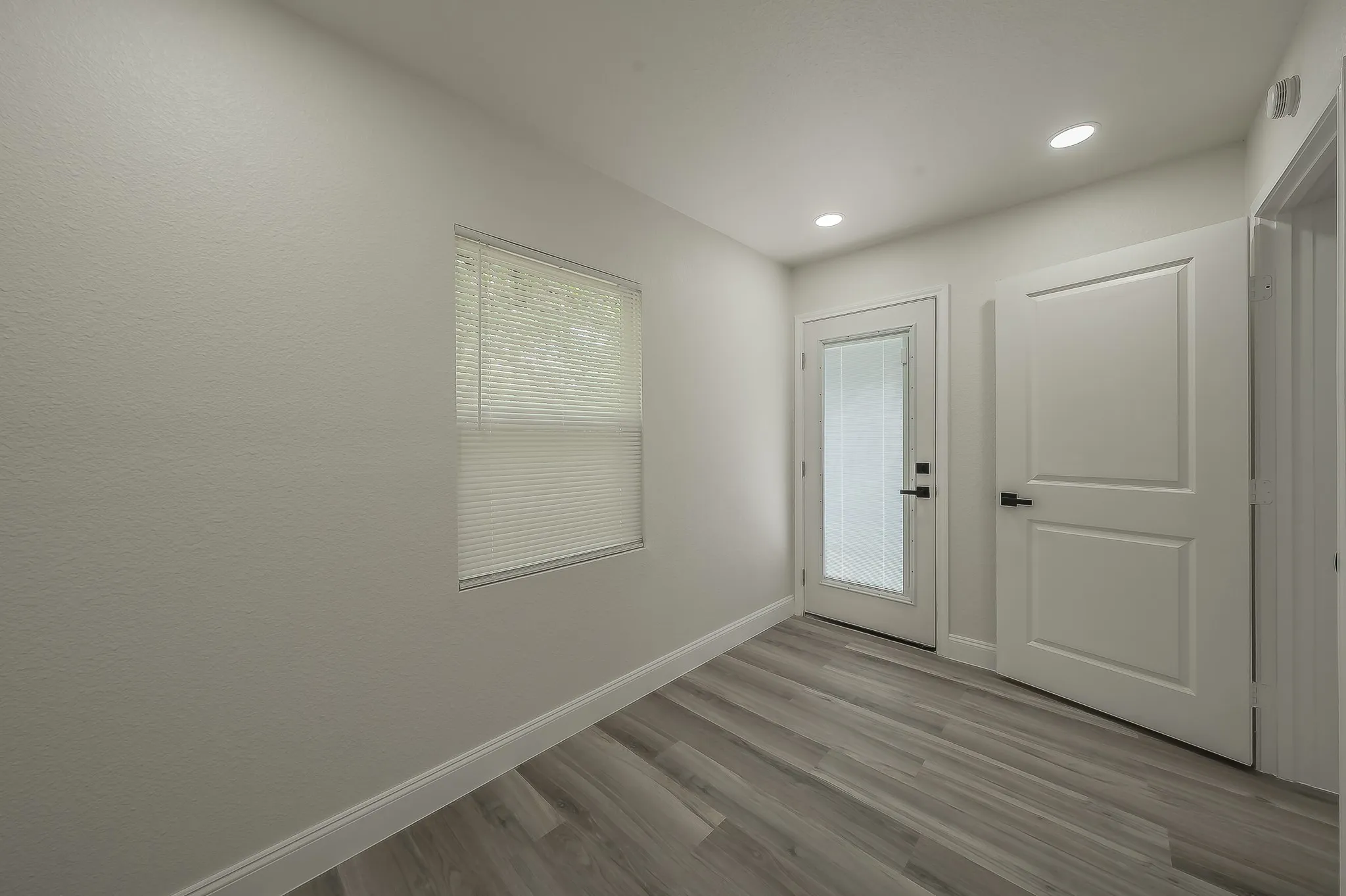 Single Family Residence For Sale in Tarrant County , 828 Glenda Drive, Bedford, Texas 76022, 4 Bedroom, 2 Bathroom, 2 Garage spaces, 1,589 Sqft, built in 1959, mls#21294297, Real Estate Agent in Bedford, Homes For Sale in Tarrant county, Homes For Sale in Bedford, Realtor in Bedford Texas, Real Estate Brokerage Independent Realty Texas, Luminita Cordes Realtor