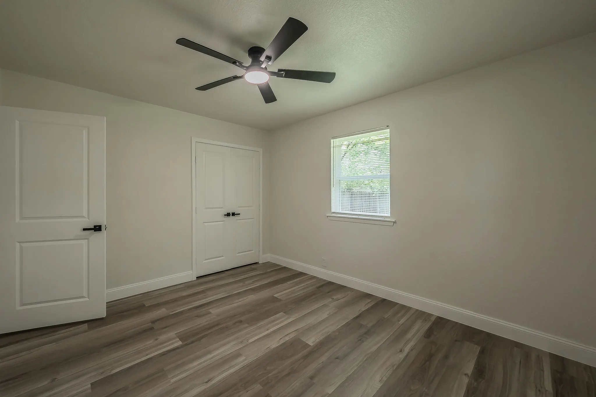 Single Family Residence For Sale in Tarrant County , 828 Glenda Drive, Bedford, Texas 76022, 4 Bedroom, 2 Bathroom, 2 Garage spaces, 1,589 Sqft, built in 1959, mls#21294297, Real Estate Agent in Bedford, Homes For Sale in Tarrant county, Homes For Sale in Bedford, Realtor in Bedford Texas, Real Estate Brokerage Independent Realty Texas, Luminita Cordes Realtor