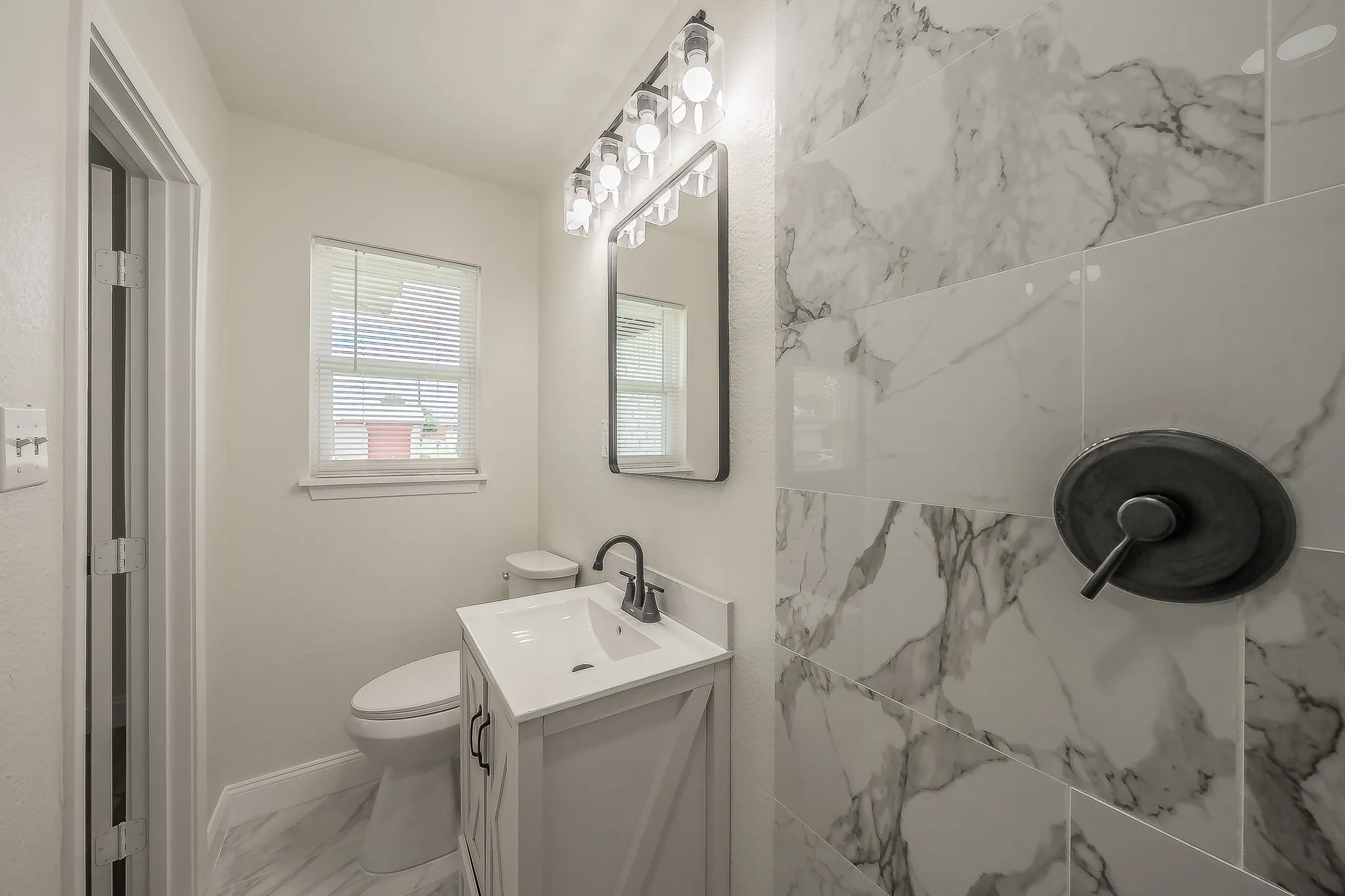 Single Family Residence For Sale in Tarrant County , 828 Glenda Drive, Bedford, Texas 76022, 4 Bedroom, 2 Bathroom, 2 Garage spaces, 1,589 Sqft, built in 1959, mls#21294297, Real Estate Agent in Bedford, Homes For Sale in Tarrant county, Homes For Sale in Bedford, Realtor in Bedford Texas, Real Estate Brokerage Independent Realty Texas, Luminita Cordes Realtor