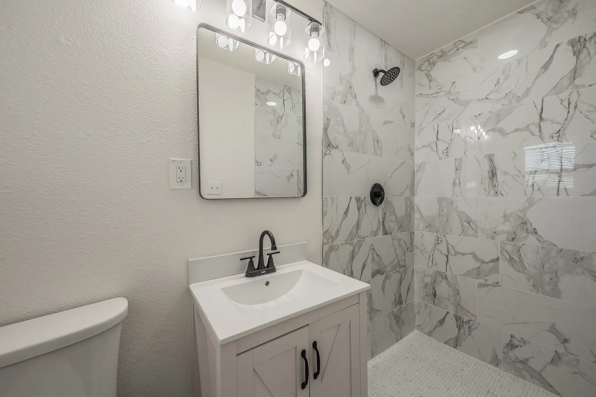 Single Family Residence For Sale in Tarrant County , 828 Glenda Drive, Bedford, Texas 76022, 4 Bedroom, 2 Bathroom, 2 Garage spaces, 1,589 Sqft, built in 1959, mls#21294297, Real Estate Agent in Bedford, Homes For Sale in Tarrant county, Homes For Sale in Bedford, Realtor in Bedford Texas, Real Estate Brokerage Independent Realty Texas, Luminita Cordes Realtor