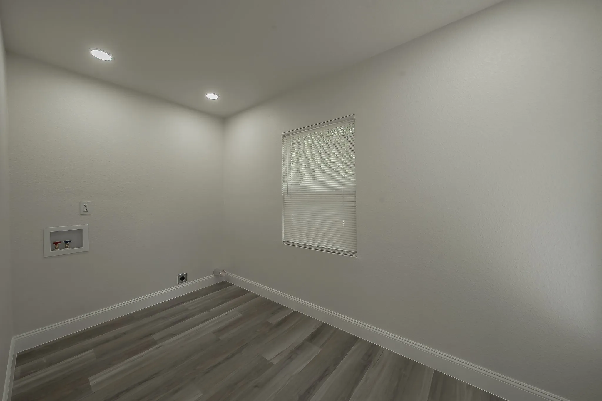 Single Family Residence For Sale in Tarrant County , 828 Glenda Drive, Bedford, Texas 76022, 4 Bedroom, 2 Bathroom, 2 Garage spaces, 1,589 Sqft, built in 1959, mls#21294297, Real Estate Agent in Bedford, Homes For Sale in Tarrant county, Homes For Sale in Bedford, Realtor in Bedford Texas, Real Estate Brokerage Independent Realty Texas, Luminita Cordes Realtor