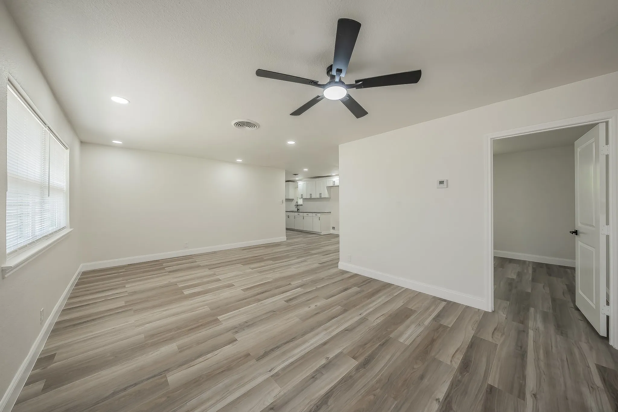 Single Family Residence For Sale in Tarrant County , 828 Glenda Drive, Bedford, Texas 76022, 4 Bedroom, 2 Bathroom, 2 Garage spaces, 1,589 Sqft, built in 1959, mls#21294297, Real Estate Agent in Bedford, Homes For Sale in Tarrant county, Homes For Sale in Bedford, Realtor in Bedford Texas, Real Estate Brokerage Independent Realty Texas, Luminita Cordes Realtor
