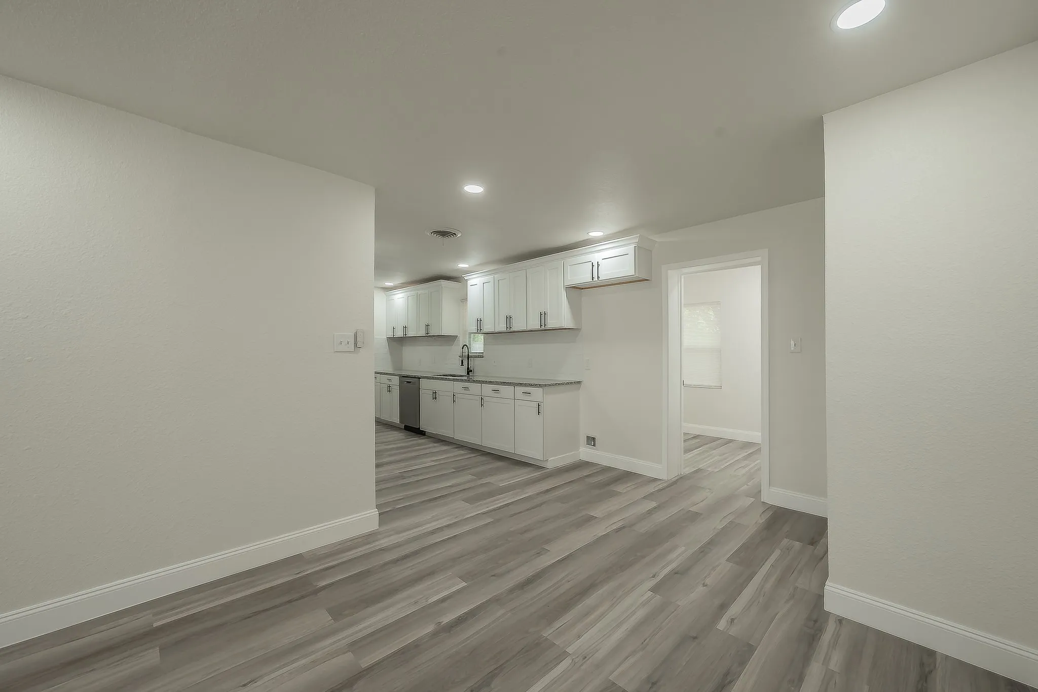 Single Family Residence For Sale in Tarrant County , 828 Glenda Drive, Bedford, Texas 76022, 4 Bedroom, 2 Bathroom, 2 Garage spaces, 1,589 Sqft, built in 1959, mls#21294297, Real Estate Agent in Bedford, Homes For Sale in Tarrant county, Homes For Sale in Bedford, Realtor in Bedford Texas, Real Estate Brokerage Independent Realty Texas, Luminita Cordes Realtor