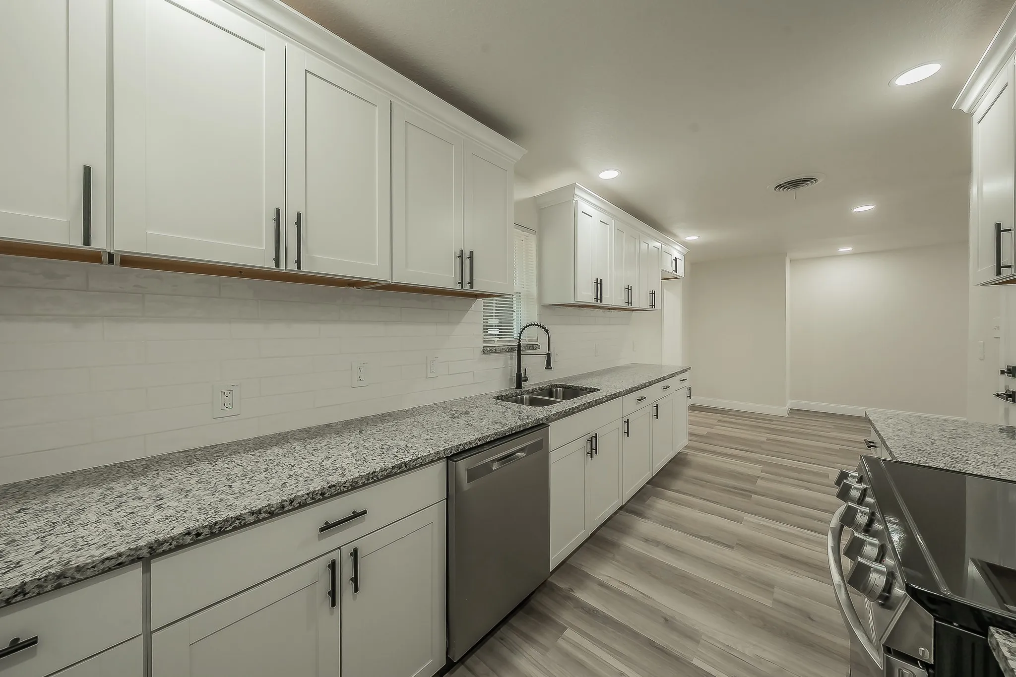 Single Family Residence For Sale in Tarrant County , 828 Glenda Drive, Bedford, Texas 76022, 4 Bedroom, 2 Bathroom, 2 Garage spaces, 1,589 Sqft, built in 1959, mls#21294297, Real Estate Agent in Bedford, Homes For Sale in Tarrant county, Homes For Sale in Bedford, Realtor in Bedford Texas, Real Estate Brokerage Independent Realty Texas, Luminita Cordes Realtor