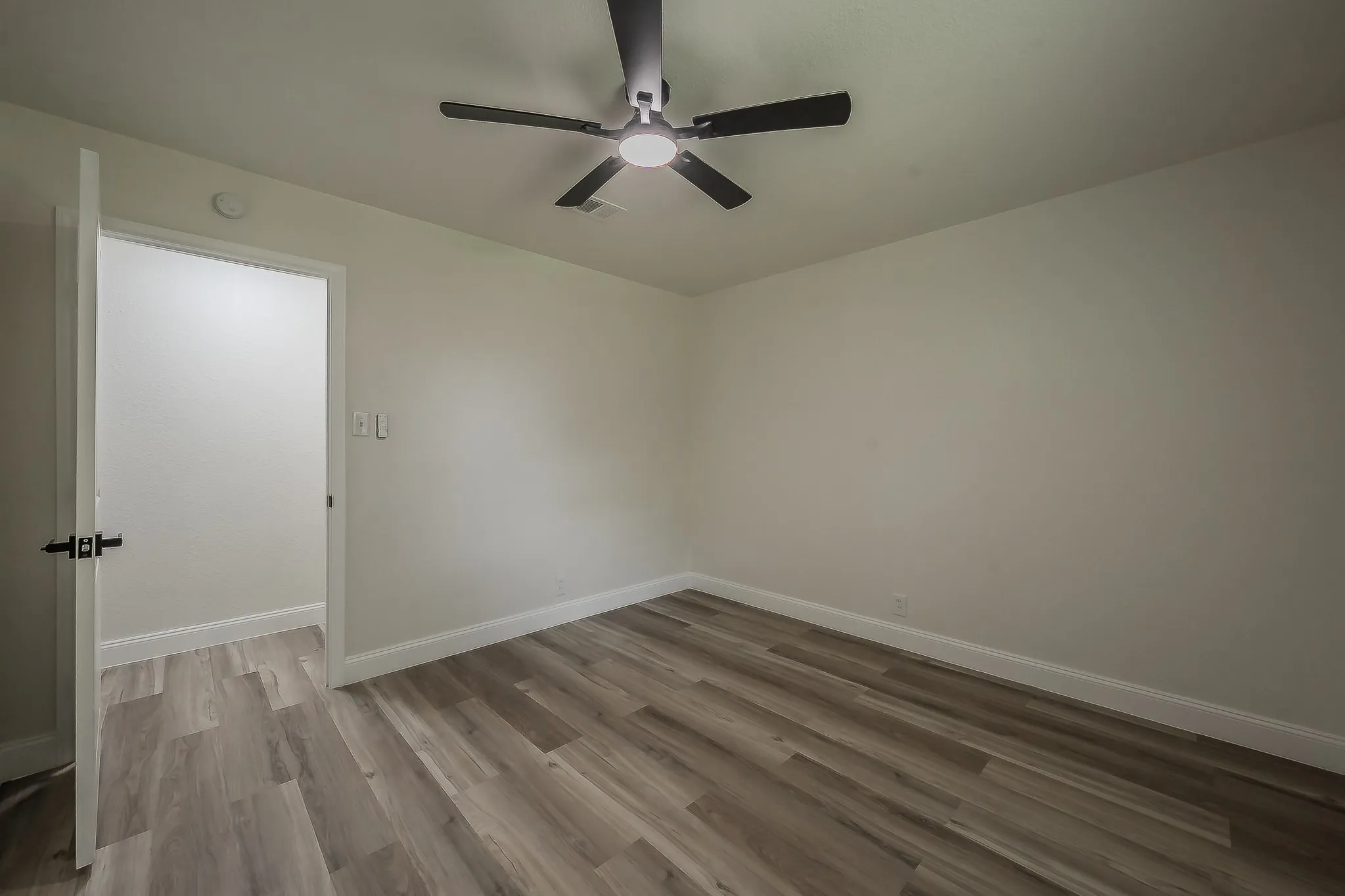 Single Family Residence For Sale in Tarrant County , 828 Glenda Drive, Bedford, Texas 76022, 4 Bedroom, 2 Bathroom, 2 Garage spaces, 1,589 Sqft, built in 1959, mls#21294297, Real Estate Agent in Bedford, Homes For Sale in Tarrant county, Homes For Sale in Bedford, Realtor in Bedford Texas, Real Estate Brokerage Independent Realty Texas, Luminita Cordes Realtor