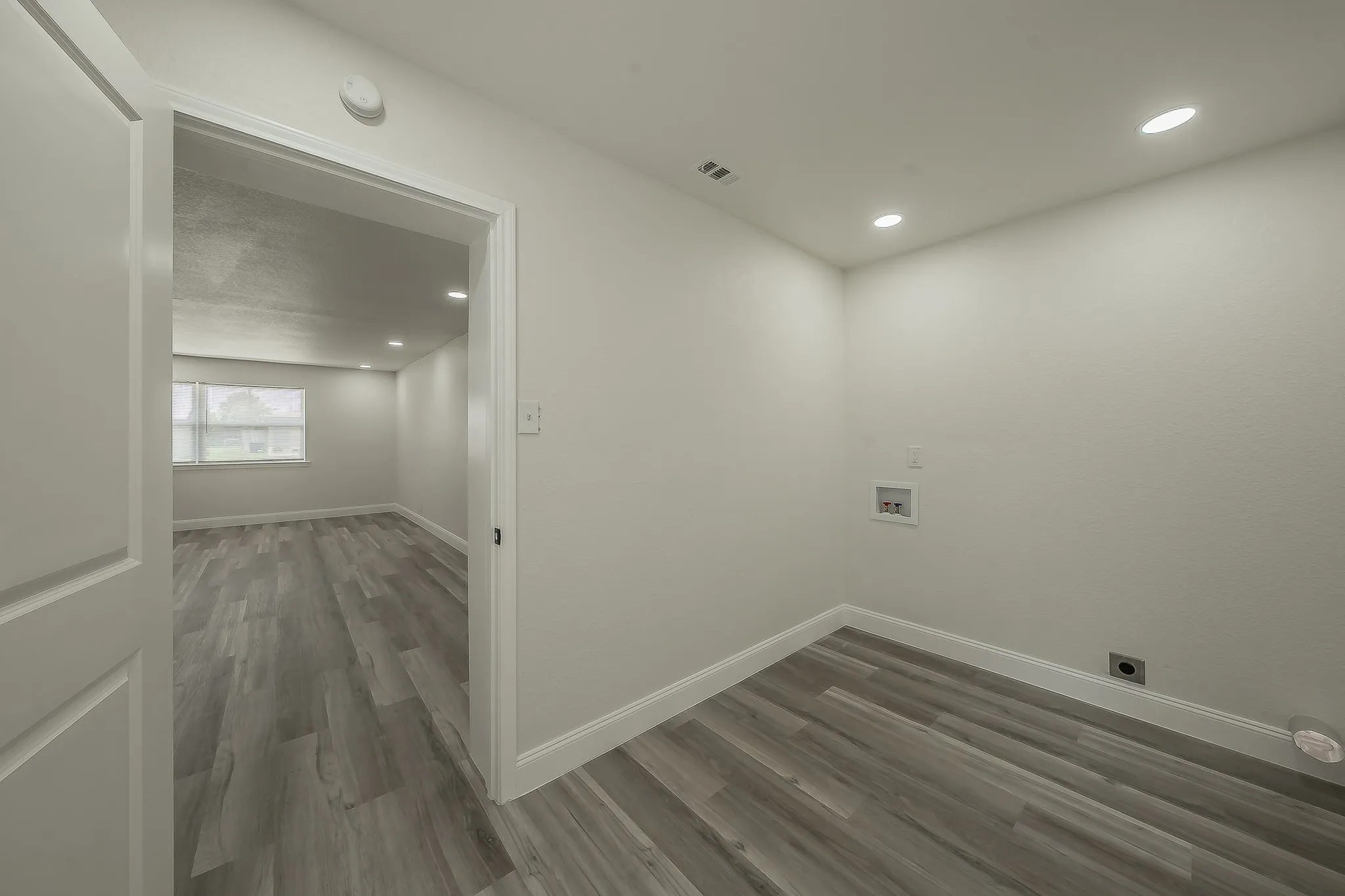 Single Family Residence For Sale in Tarrant County , 828 Glenda Drive, Bedford, Texas 76022, 4 Bedroom, 2 Bathroom, 2 Garage spaces, 1,589 Sqft, built in 1959, mls#21294297, Real Estate Agent in Bedford, Homes For Sale in Tarrant county, Homes For Sale in Bedford, Realtor in Bedford Texas, Real Estate Brokerage Independent Realty Texas, Luminita Cordes Realtor